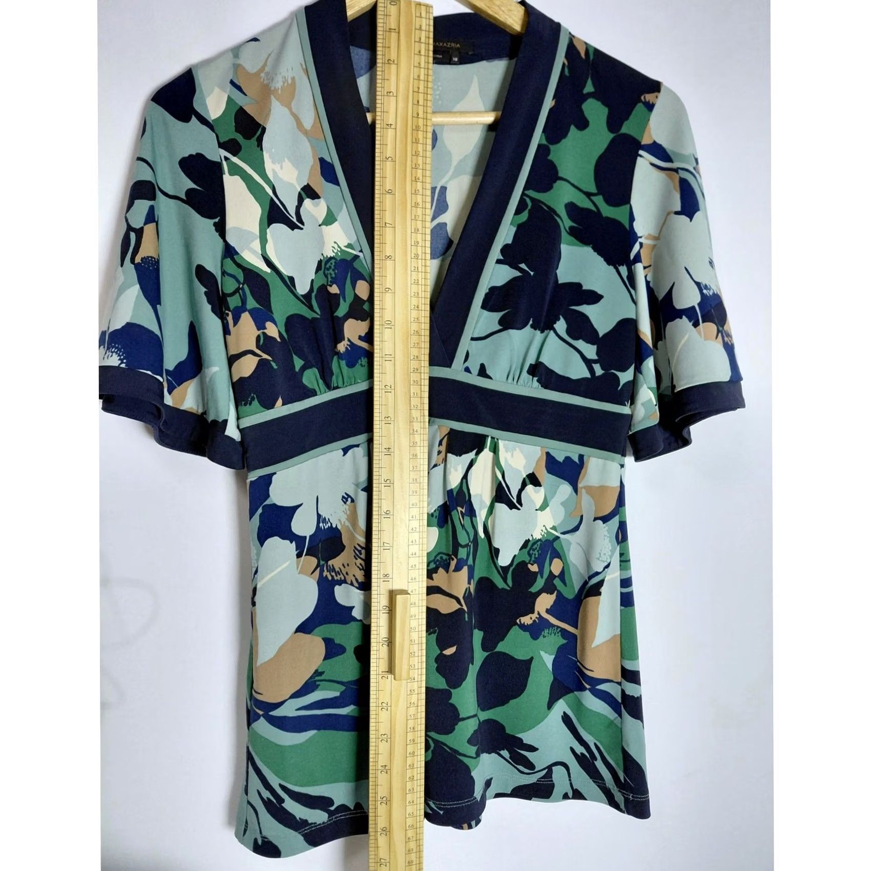 Bcbgmaxazria BCBGMAXAZRIA Floral Green V-Neck Short Sleeve Top Women Size XS Size XS / US 0-2 / IT 36-38 - 6 Thumbnail