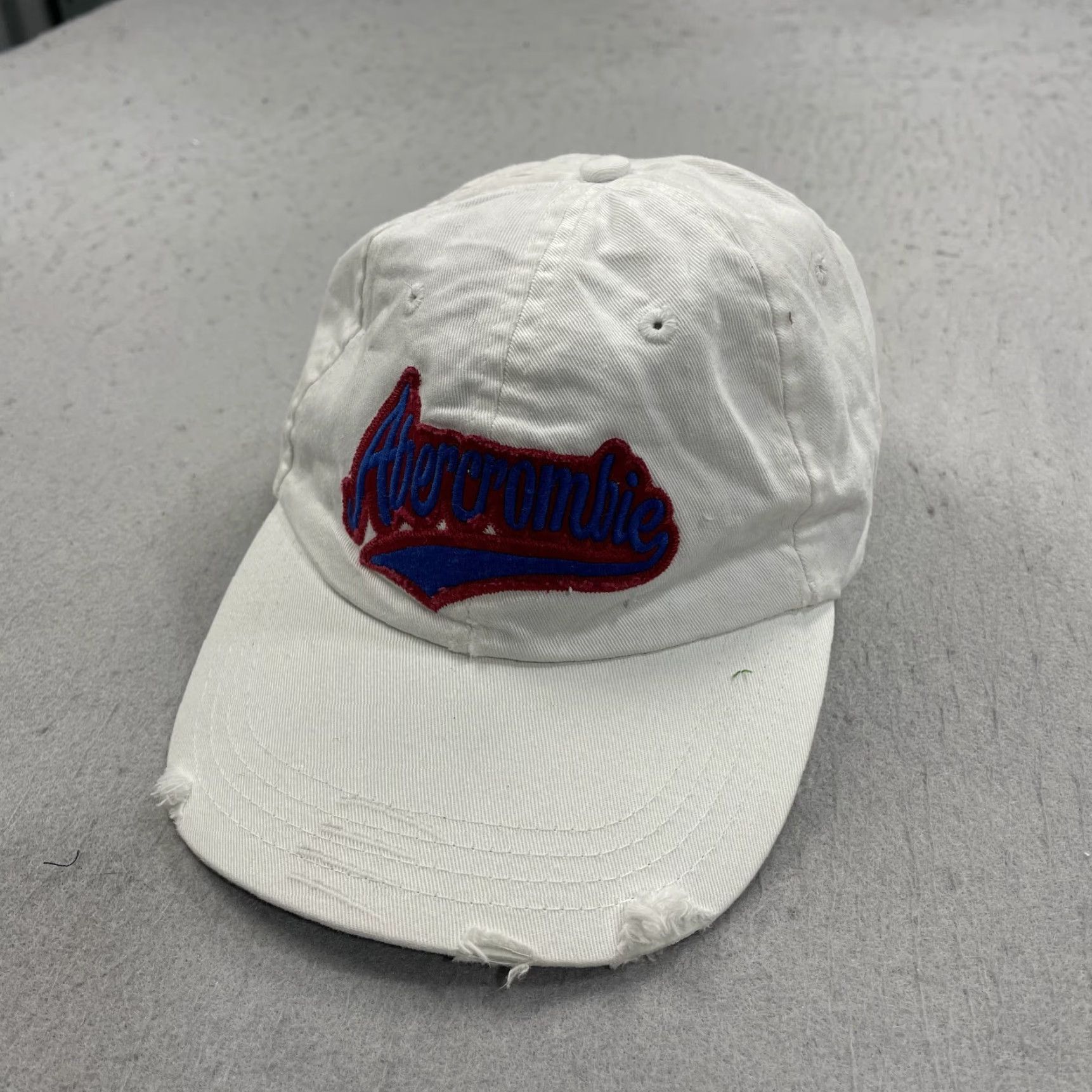 Abercrombie & Fitch VINTAGE Abercrombie & Fitch Hat Adult One Size White Script Distressed Dad Cap Logo Y2K 90s Outdoor Mens Baseball Cap Size ONE SIZE - 3 Thumbnail