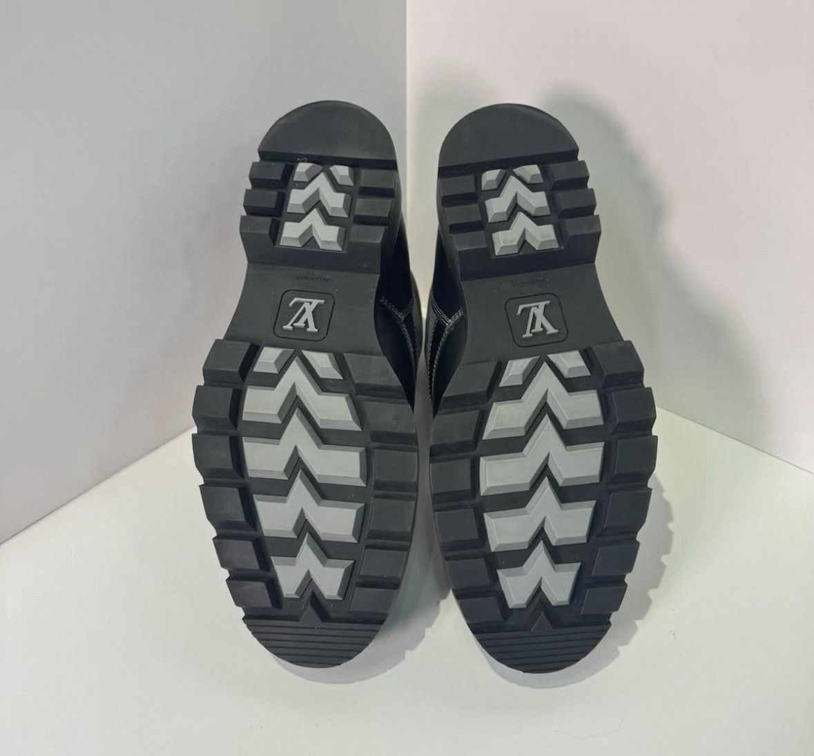 Louis Vuitton Louis Vuitton Black Outdoor Patchwork Boots 0079 Size US 8 / EU 41 - 8 Thumbnail