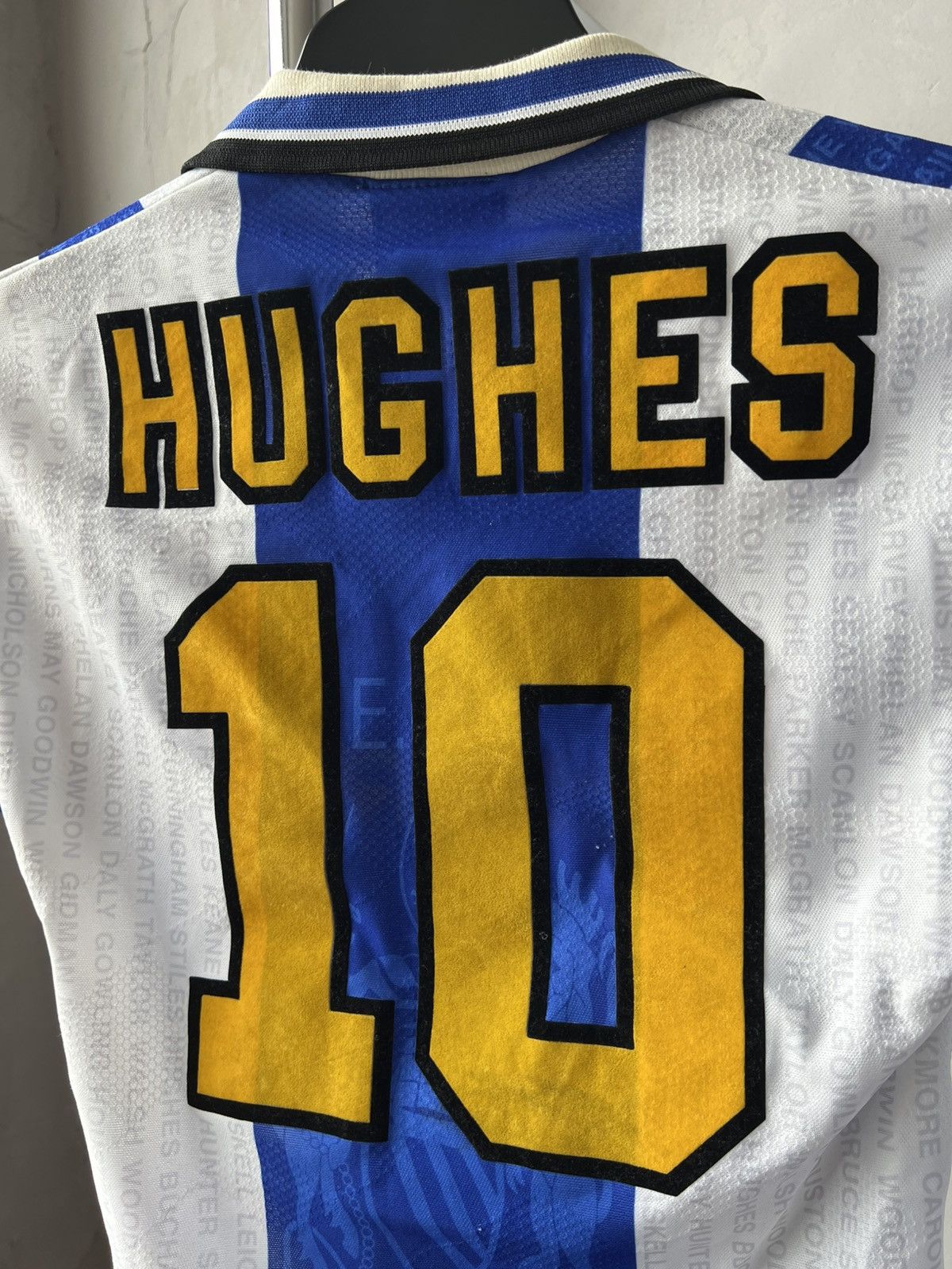 Umbro 1994/96 MANCHESTER UNITED #10 HUGHES SOCCER JERSEY SZ BOYS Size US XXS / EU 40 - 13 Thumbnail