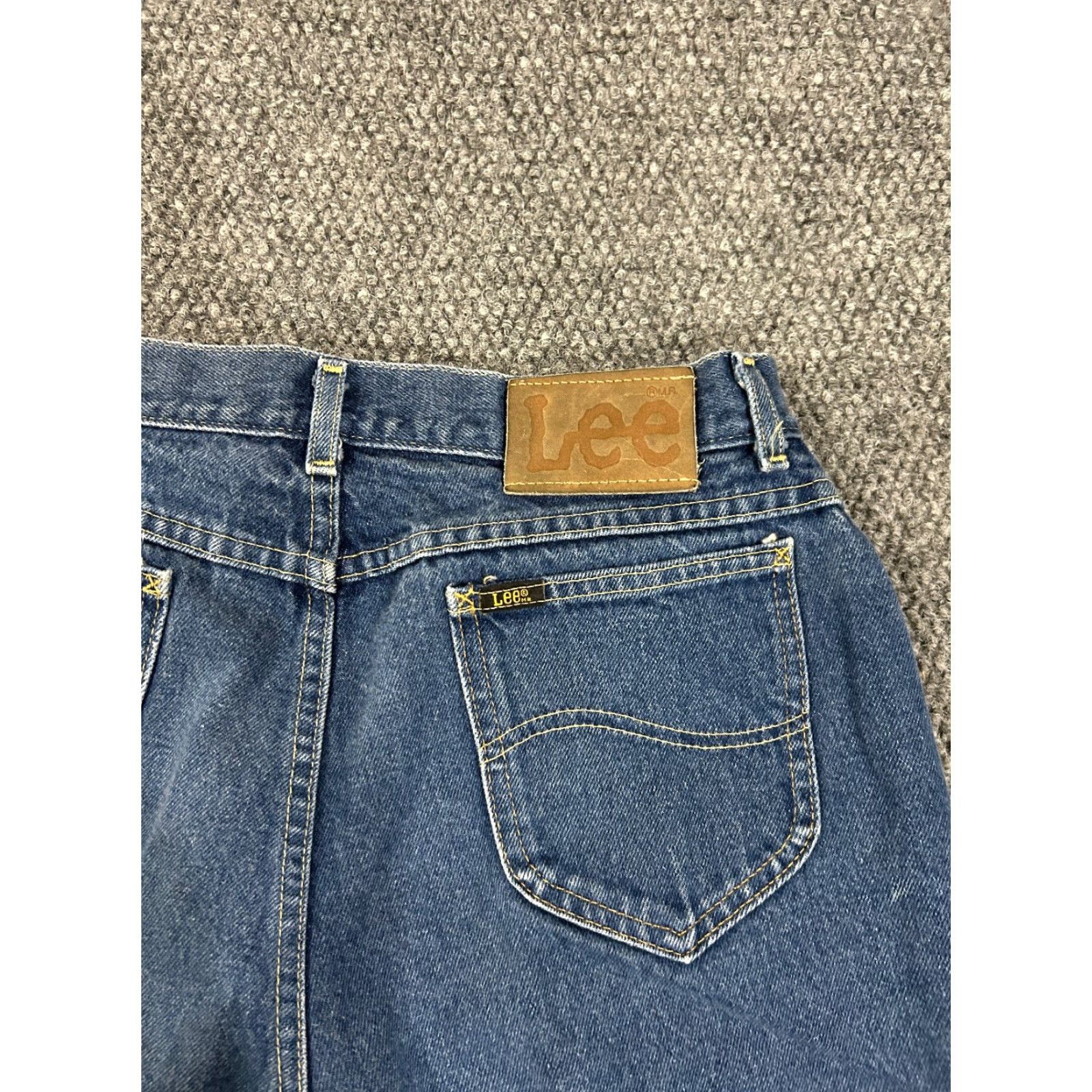 Lee VINTAGE Lee Jeans Womens 16 Straight Denim 5-Pocket Blue High Rise 28in Inseam Made in USA Mens? Wait. Size 38" / US 16 / IT 52 - 6 Thumbnail
