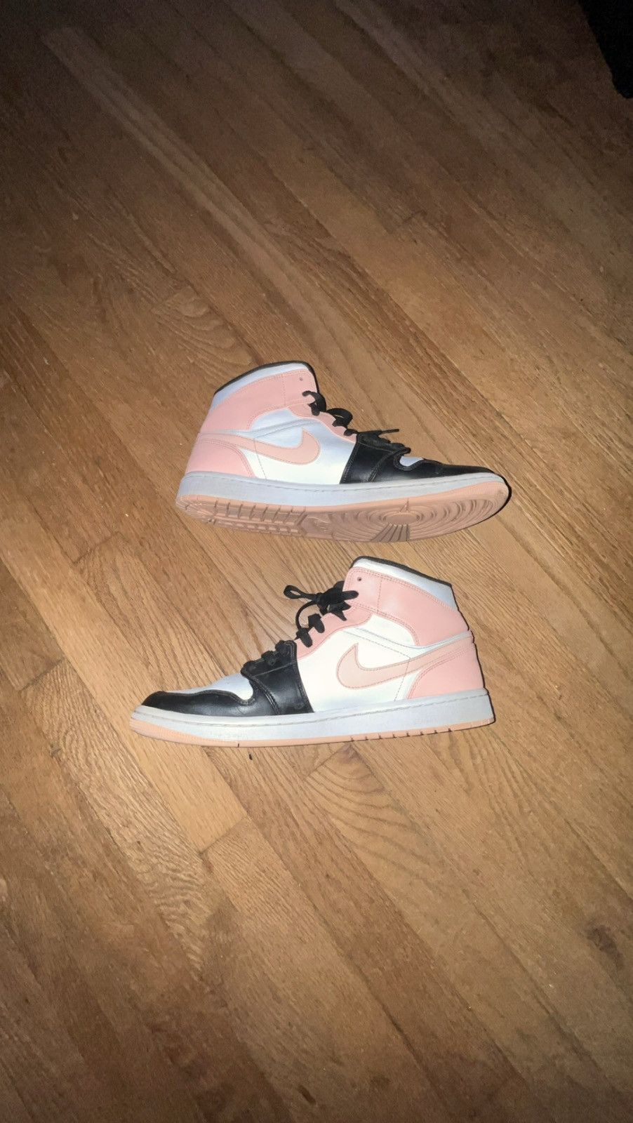 Jordan Brand Jordan 1 mid artic orange black toe Size US 11 / EU 44 - 1 Thumbnail