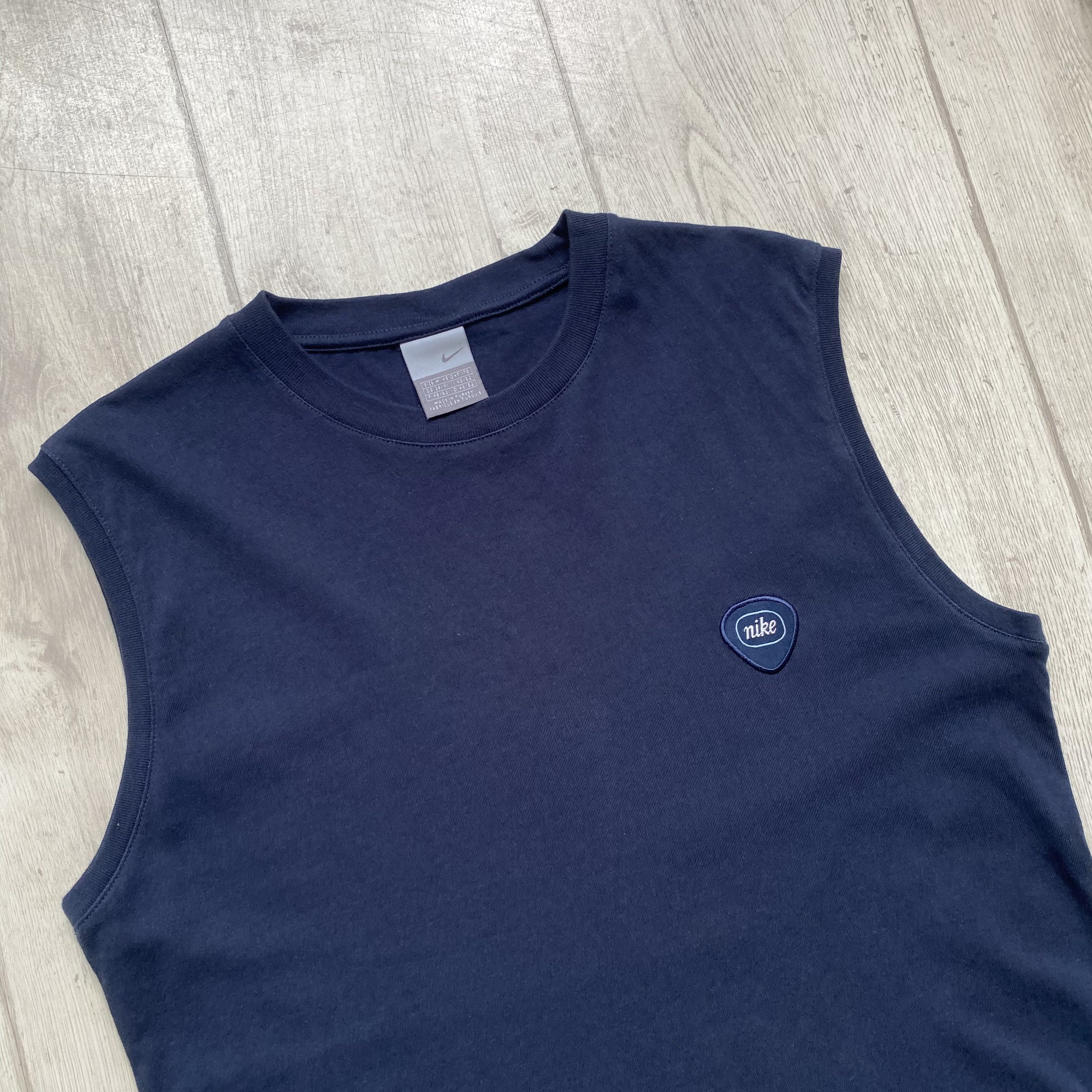 Nike 🦈Vintage 90s Nike tee Sleeveless mini logo Size US M / EU 48-50 / 2 - 2 Thumbnail