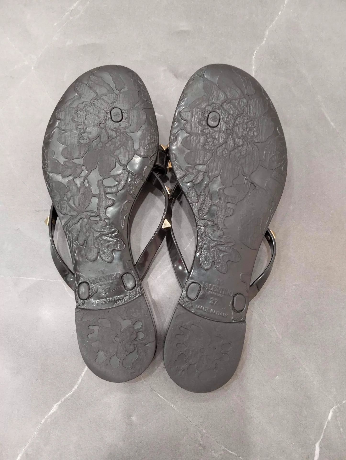 Valentino Valentino Rockstud Flip Flop 37 95 New Size US 6.5 / IT 36.5 - 6 Thumbnail