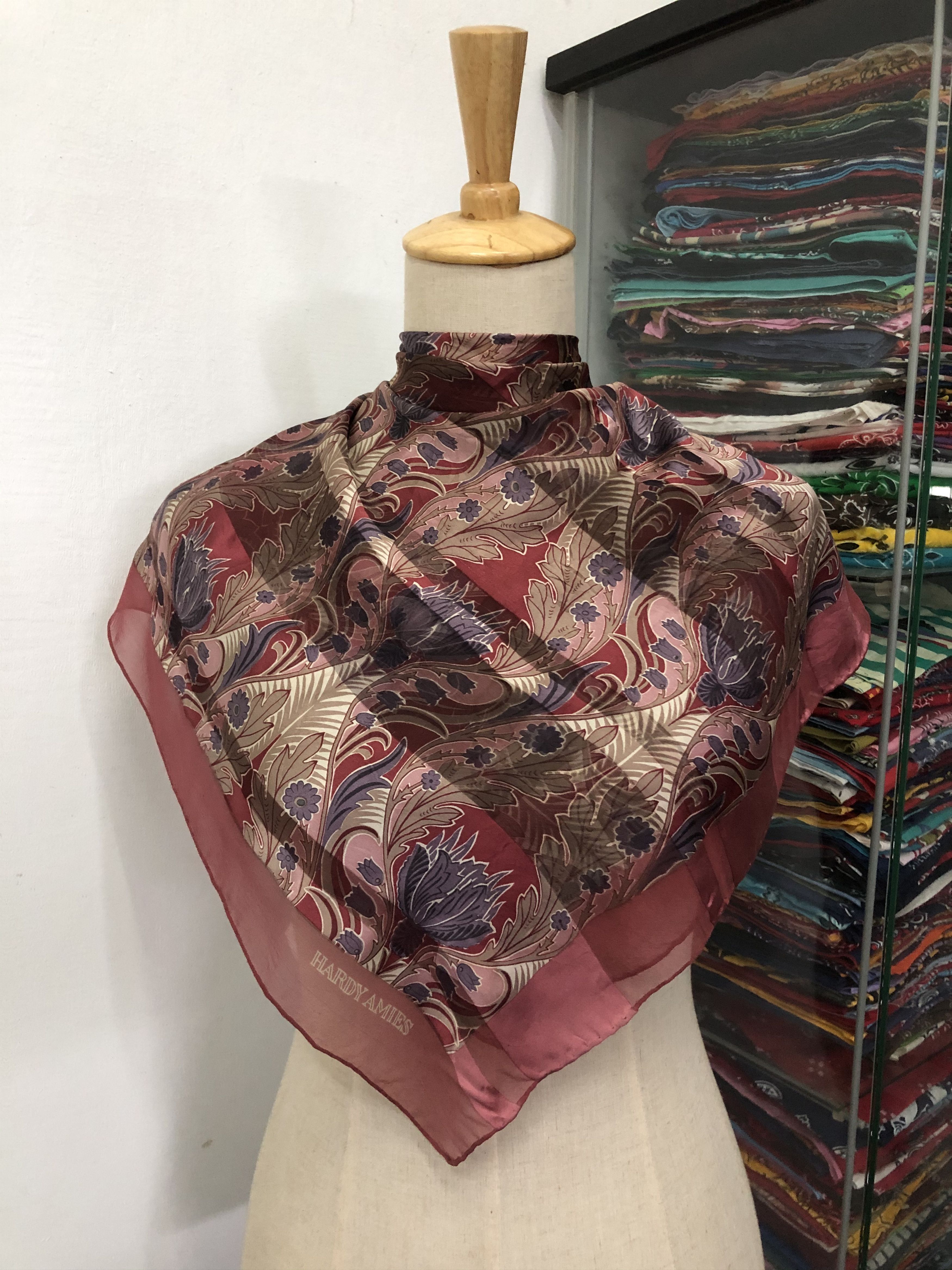 Hardy Amies × Vintage Vintage Hardy Amies Silk Scarf Size ONE SIZE - 1 Thumbnail