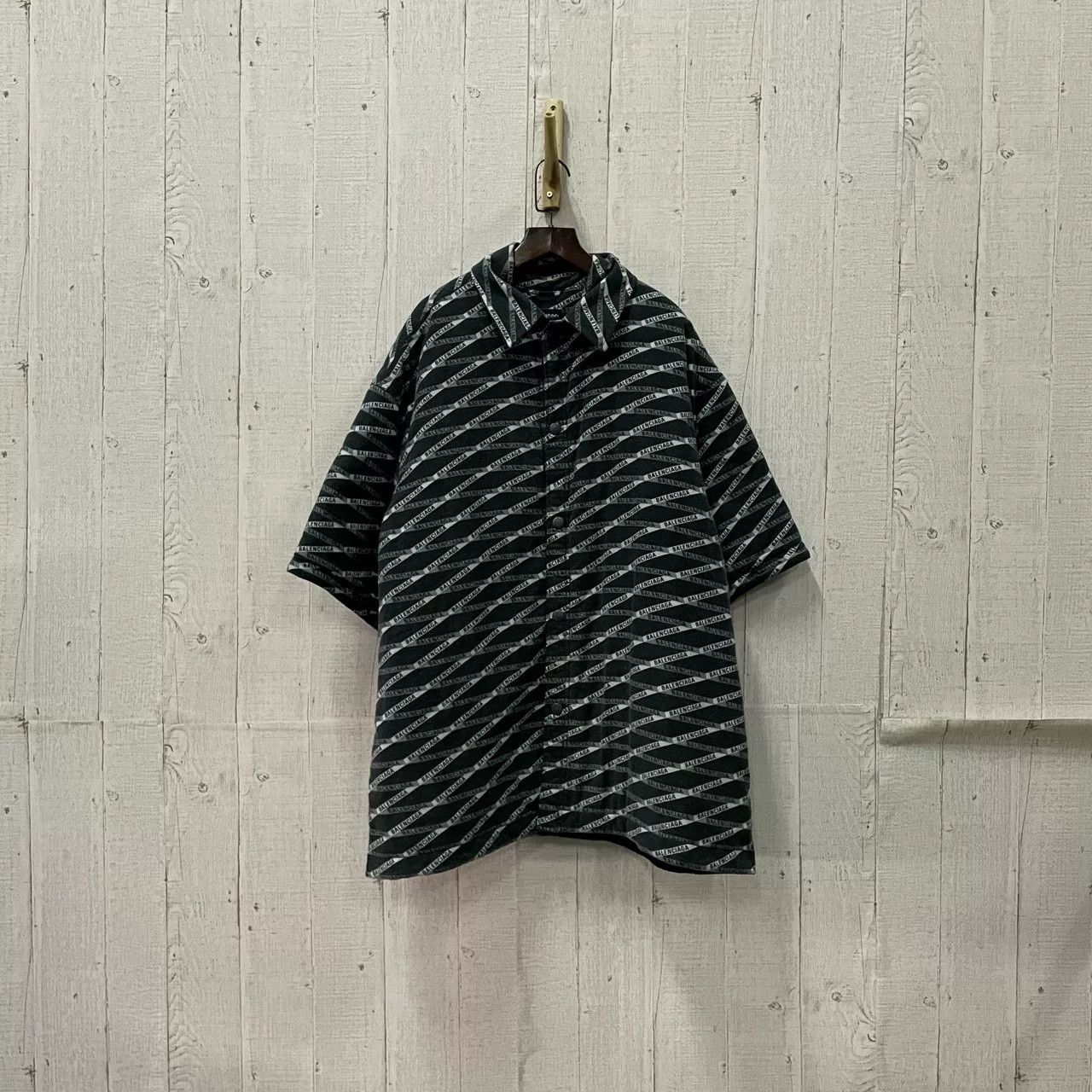 Balenciaga Balenciaga All-Over Logo Short-Sleeve Shirt Size US S / EU 44-46 / 1 - 1 Thumbnail