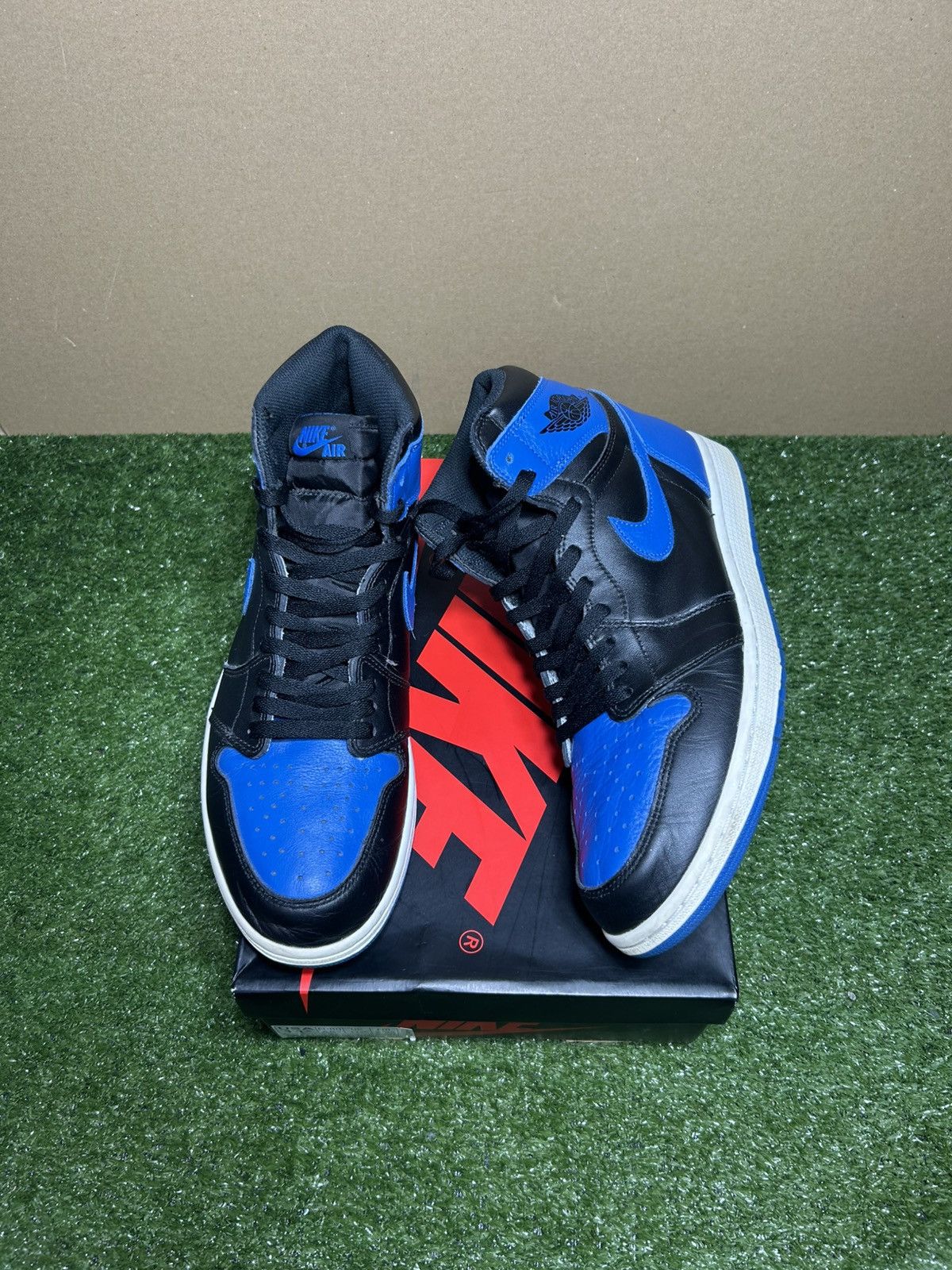 Jordan Brand Jordan 1 Royal 2017 Size US 11.5 / EU 44-45 - 1 Thumbnail