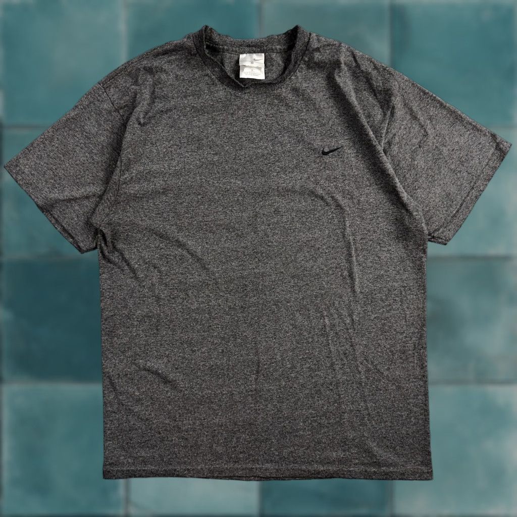 Nike VINTAGE Nike T-Shirt Men Medium Heather Gray Silver Metal Logo Crew Neck All Seasons Size US M / EU 48-50 / 2 - 1 Thumbnail