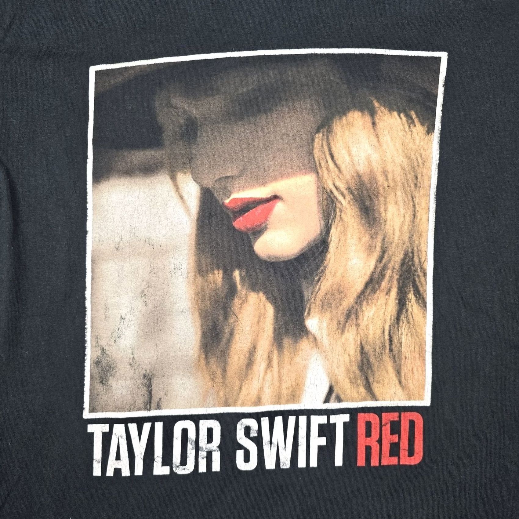 Gildan Taylor Swift Shirt Womens Medium Black Red Tour 2013 Graphic Tee Gildan Size M / US 6-8 / IT 42-44 - 2 Thumbnail