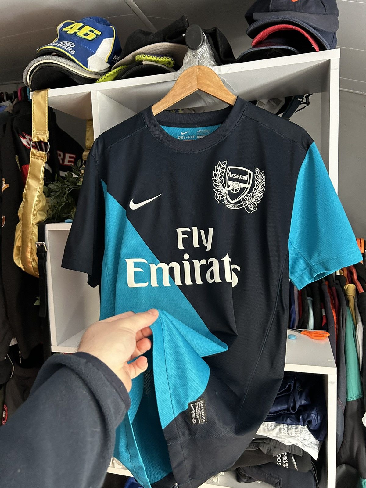 Nike ARSENAL 2011/2012 Nike AWAY FOOTBALL SHIRT JERSEY Size US L / EU 52-54 / 3 - 5 Thumbnail