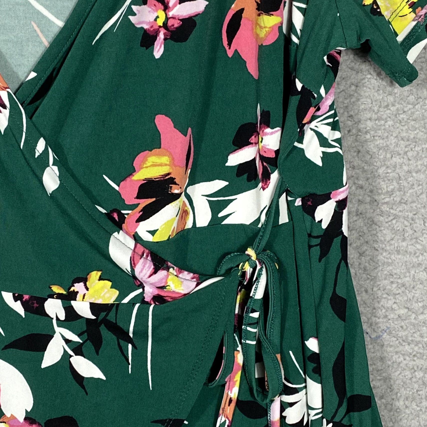 Torrid Torrid Women's Blouse Surplice Wrap Floral Green Size 2X Plus V-Neck Short Sleeve Side Tie Bohemian City Floral Accents Women Size XXL / US 16-18 / IT 52-54 - 3 Thumbnail