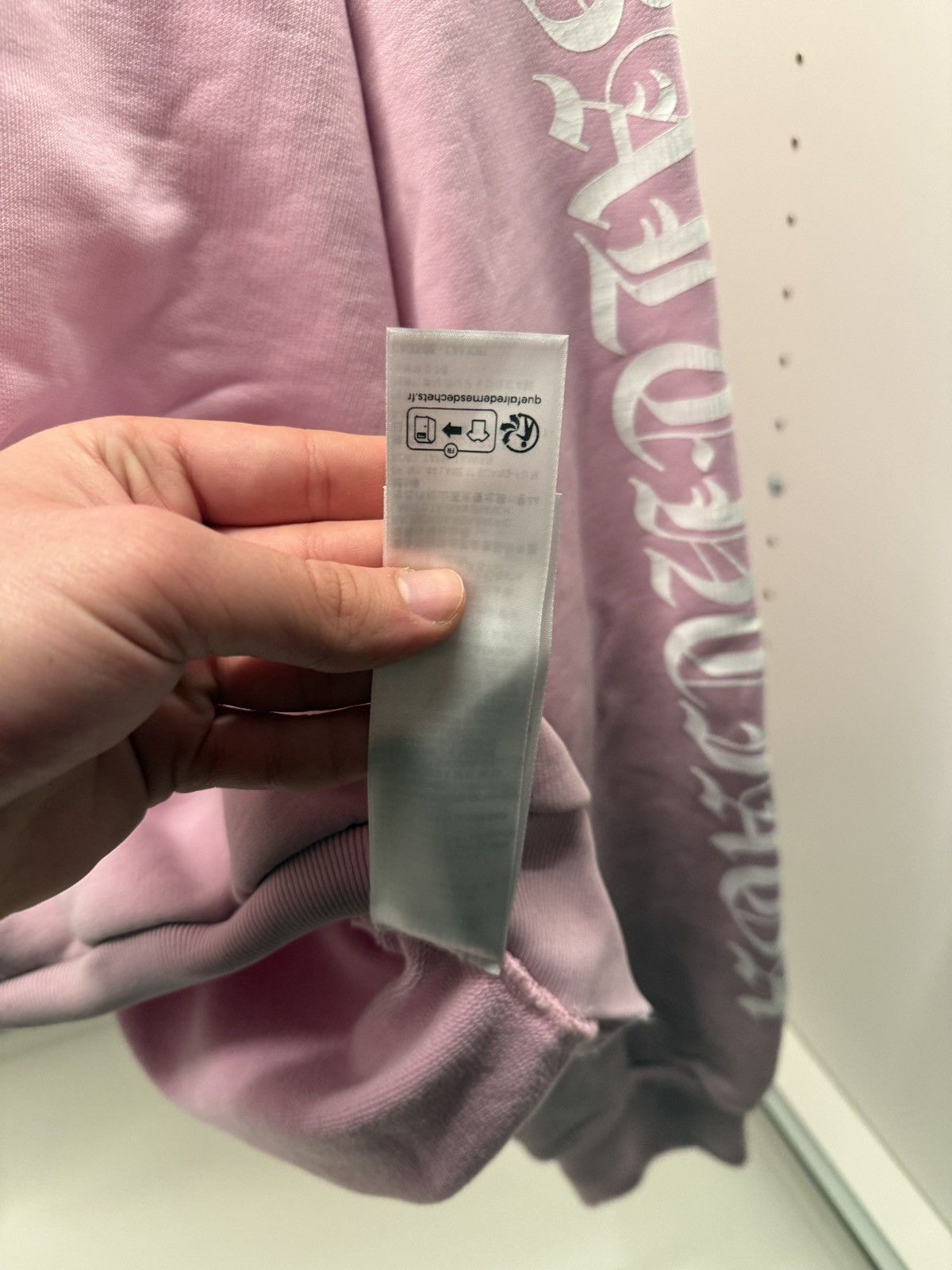Balenciaga Balenciaga pink gothic logo distressed hoodie Size US M / EU 48-50 / 2 - 12 Thumbnail