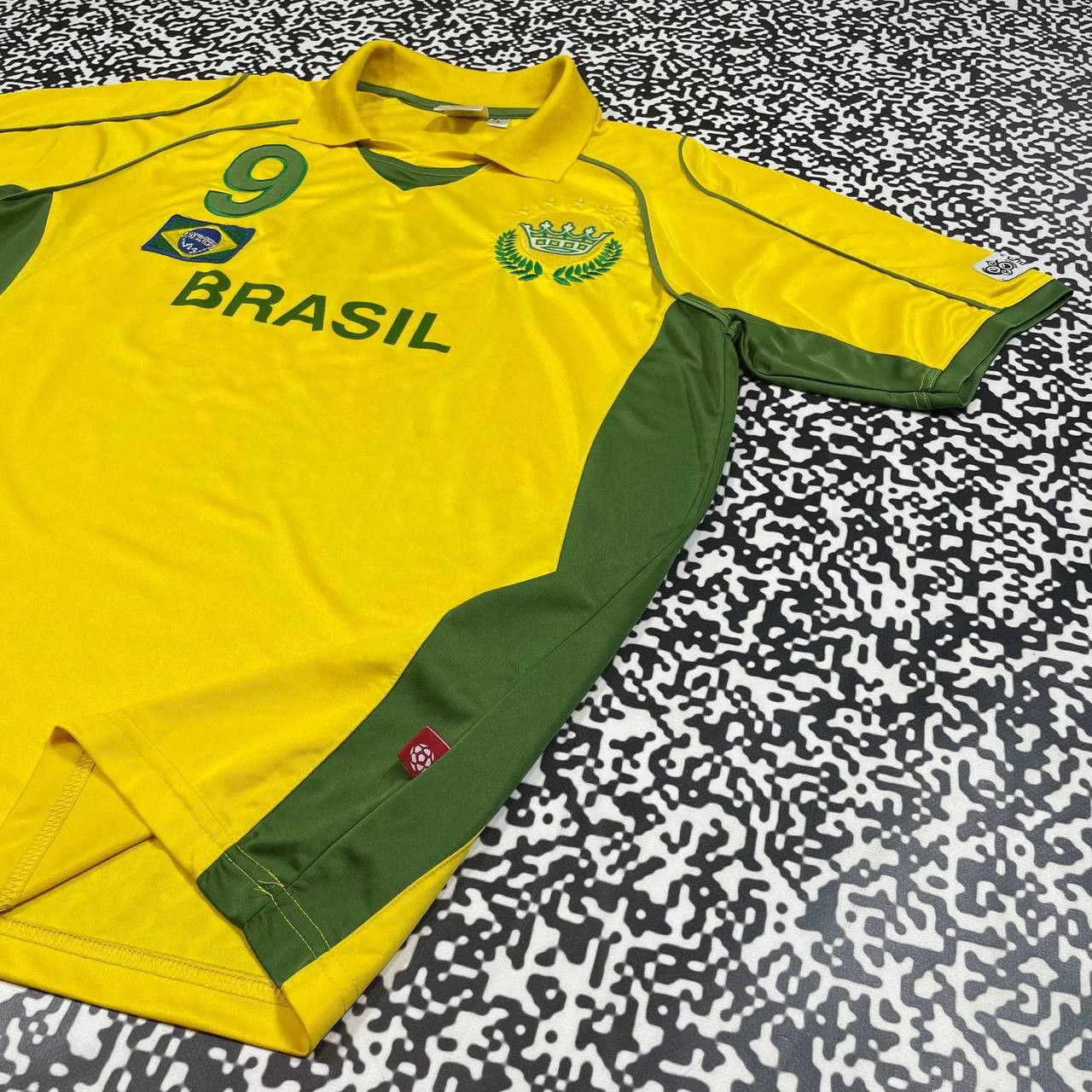 Vintage Vintage Y2K Brasil 9 Ronaldo Retro Soccer Jersey World Cup Size US L / EU 52-54 / 3 - 7 Thumbnail