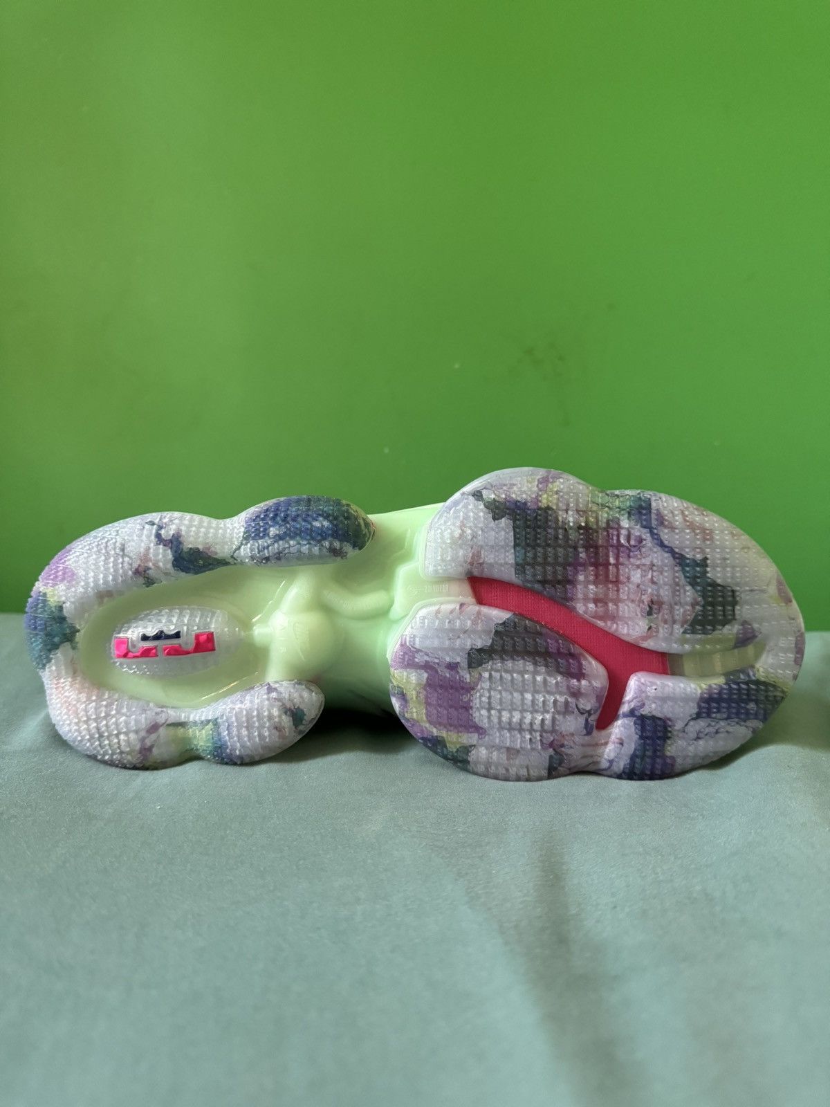 Nike Nike Lebron 19 Valentine’s Day 2022 Size US 10 / EU 43 - 5 Thumbnail