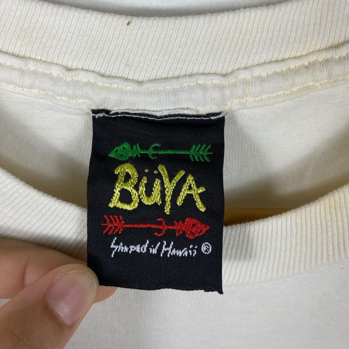 Vintage Vintage 90's BUYA Oahu Hawaii Graphic Tee Shirt Large Size Size US L / EU 52-54 / 3 - 7 Thumbnail