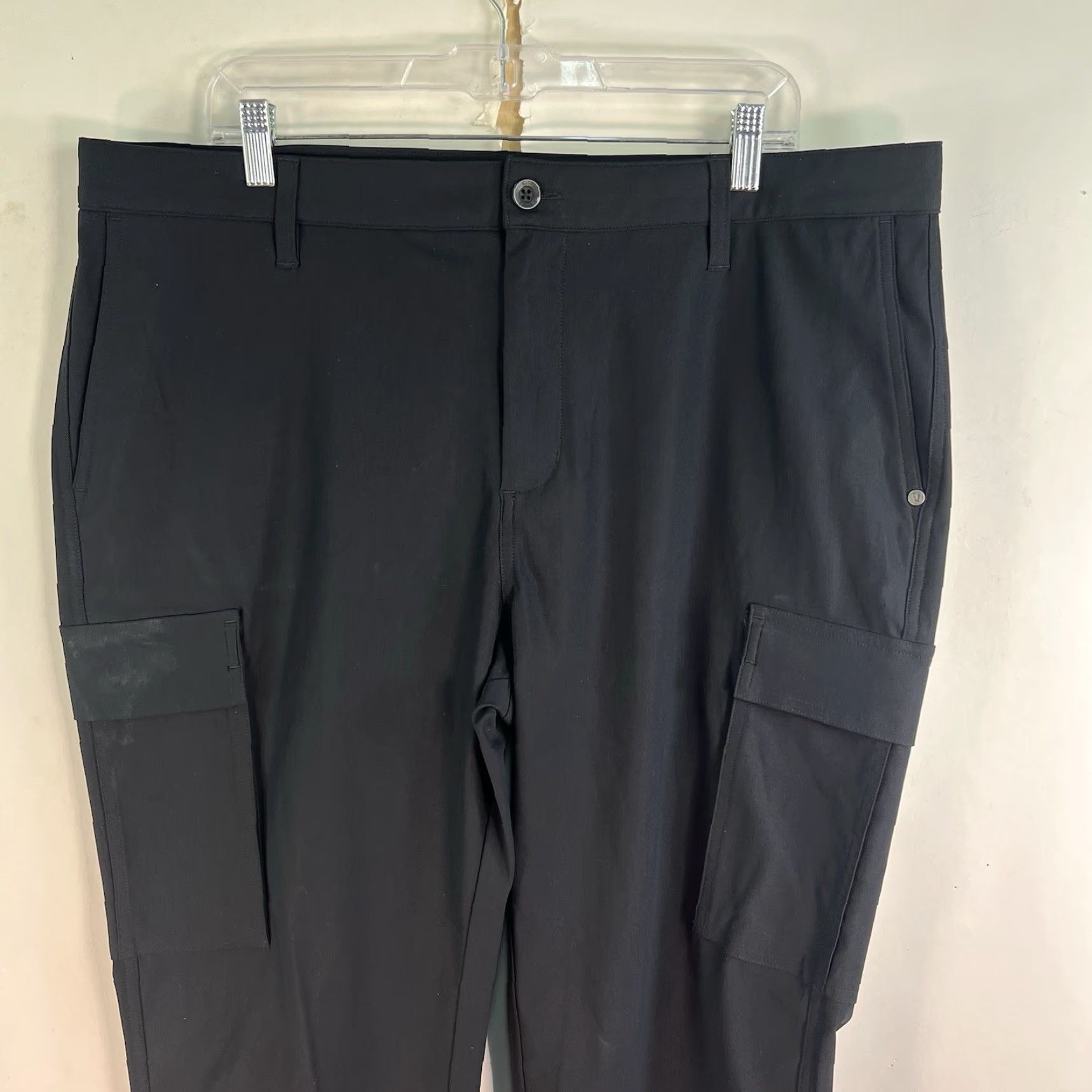 Vuori Vuori Mens Meta Cargo Pant - 5-Pocket Slash Pockets Cargo Straight Leg Black 38 X31 Vintage No Size US 38 / EU 54 - 2 Thumbnail