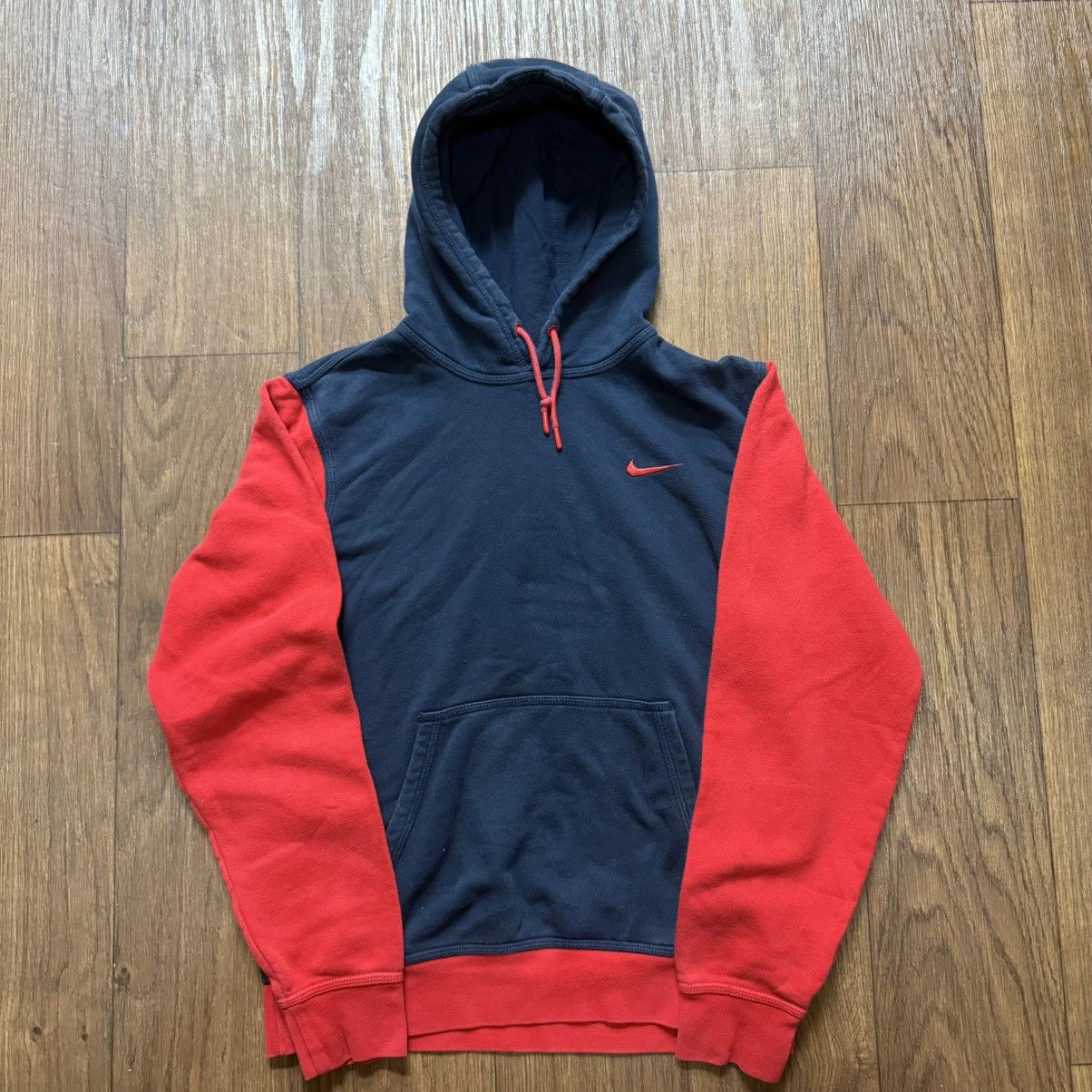 Nike Y2k Vintage 90s Red Swoosh Pullover Nike hoodie Size US M / EU 48-50 / 2 - 1 Thumbnail