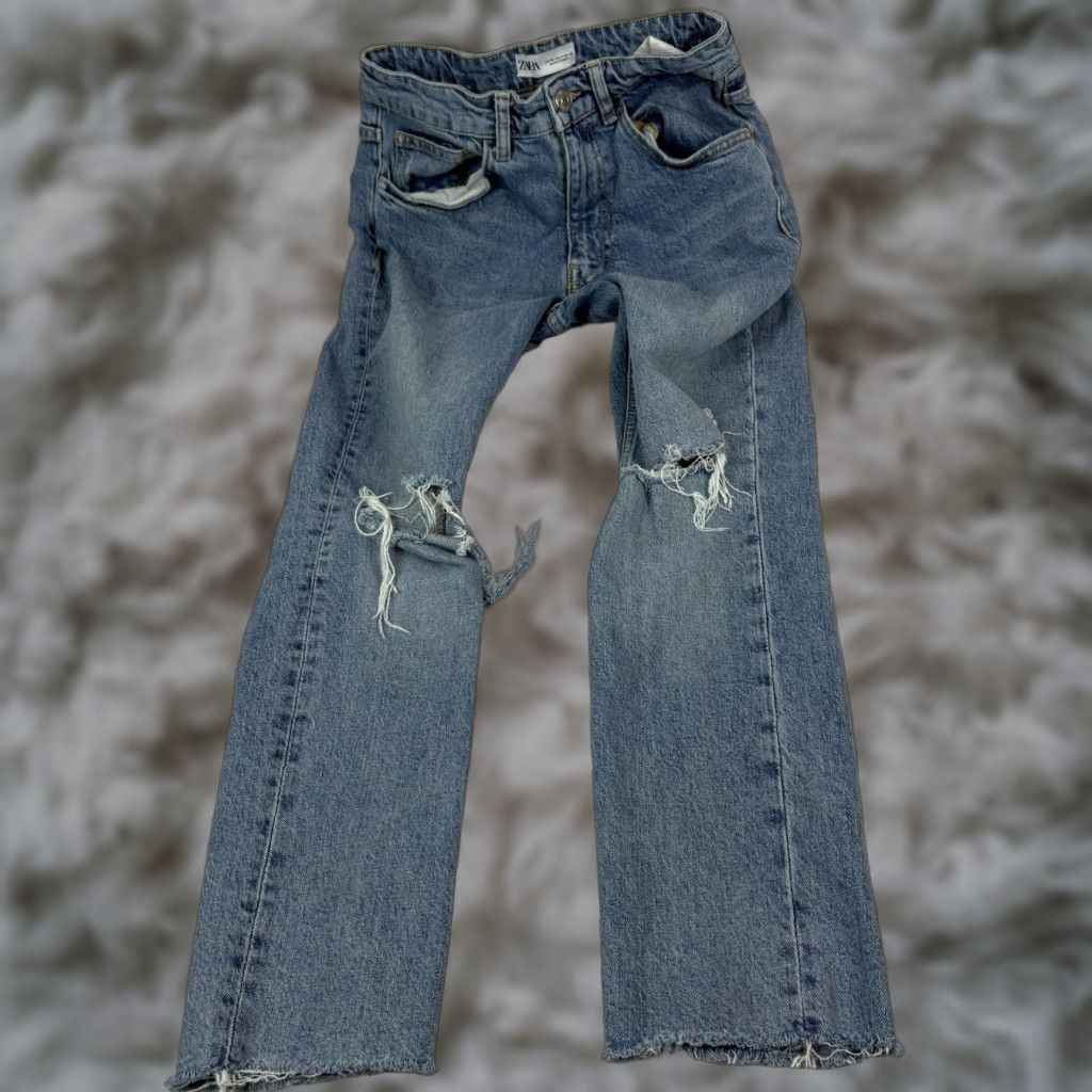 Zara VINTAGE Zara Jeans Womens 4 Blue Mid Rise Straight Distressed Crop Raw Hem 26x26 Denim Size 27" / US 4 / IT 40 - 1 Thumbnail