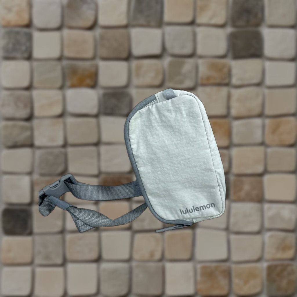 Lululemon Lululemon Everywhere Gray Nylon Belt Bag & Fanny Pack, Adjustable Strap, Inner Pocket, One Size, Women Size ONE SIZE - 1 Thumbnail