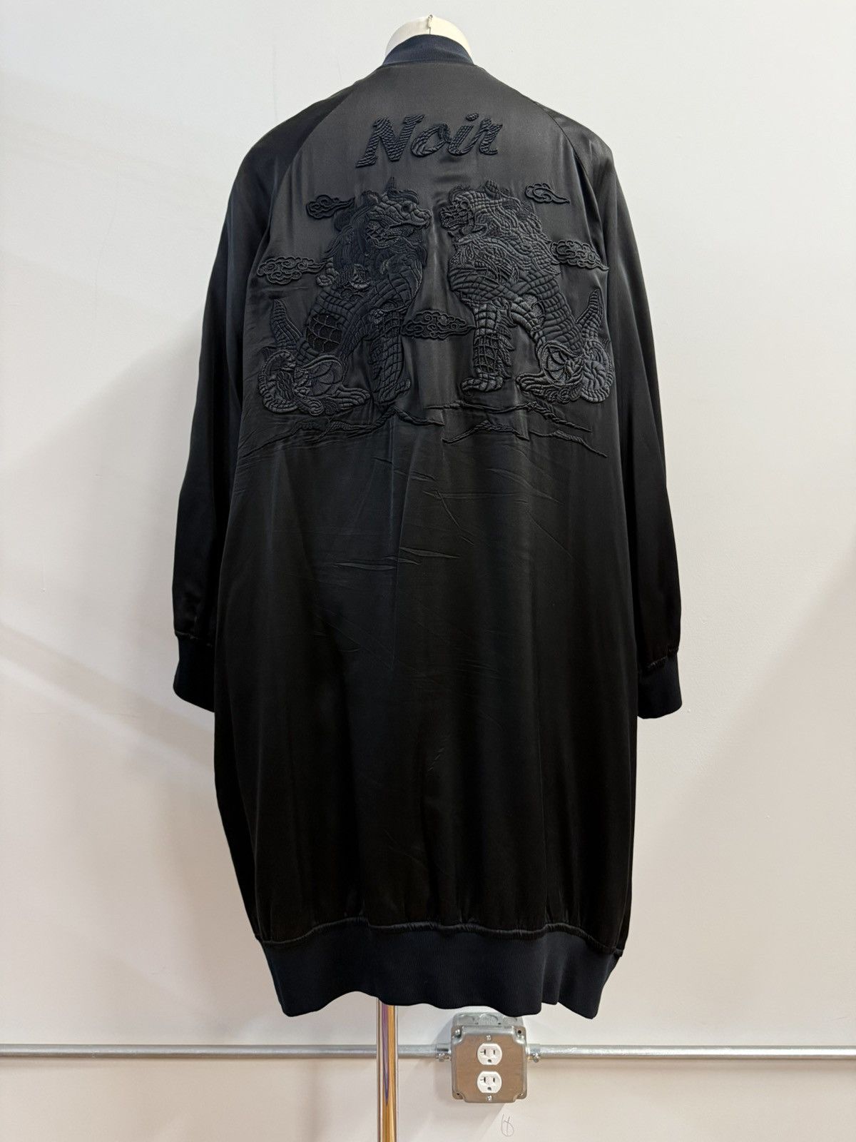 Noir Kei Ninomiya Noir Kei Ninomiya-Dragon Embroidery Silk Reversible Bomber Size S / US 4 / IT 40 - 1 Thumbnail