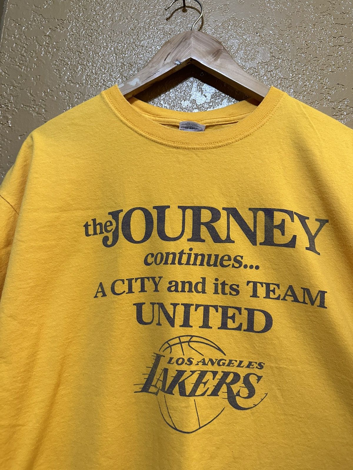NBA Vintage 2009 LA Lakers NBA Playoffs Kobe Bryant Tee Size US XL / EU 56 / 4 - 4 Thumbnail