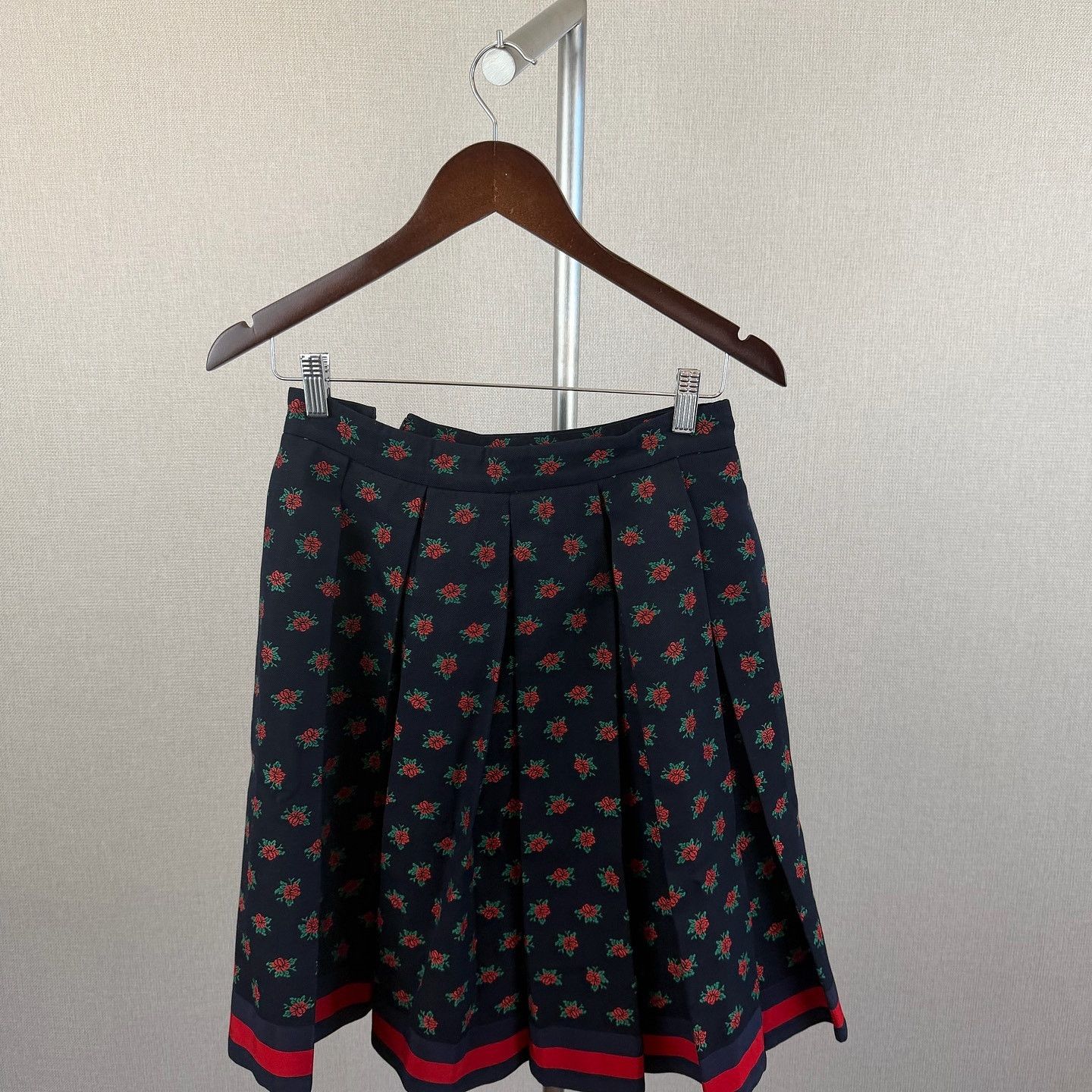 Gucci Gucci Floral Print Skirt Size 40 Size 27" / US 4 / IT 40 - 1 Thumbnail