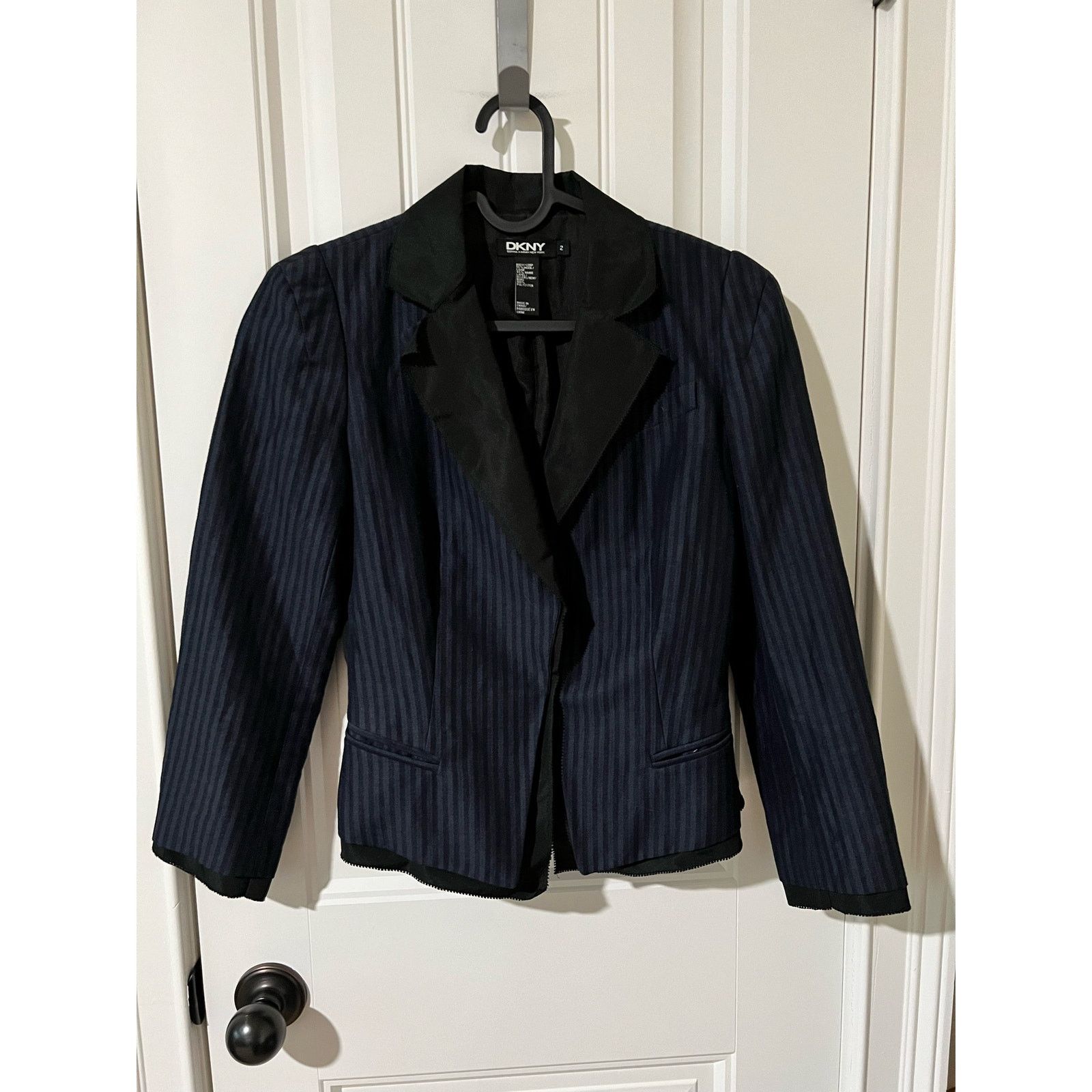 DKNY DKNY Donna Karan New York Striped Trim Short Jacket Blazer Size XS / US 0-2 / IT 36-38 - 2 Thumbnail