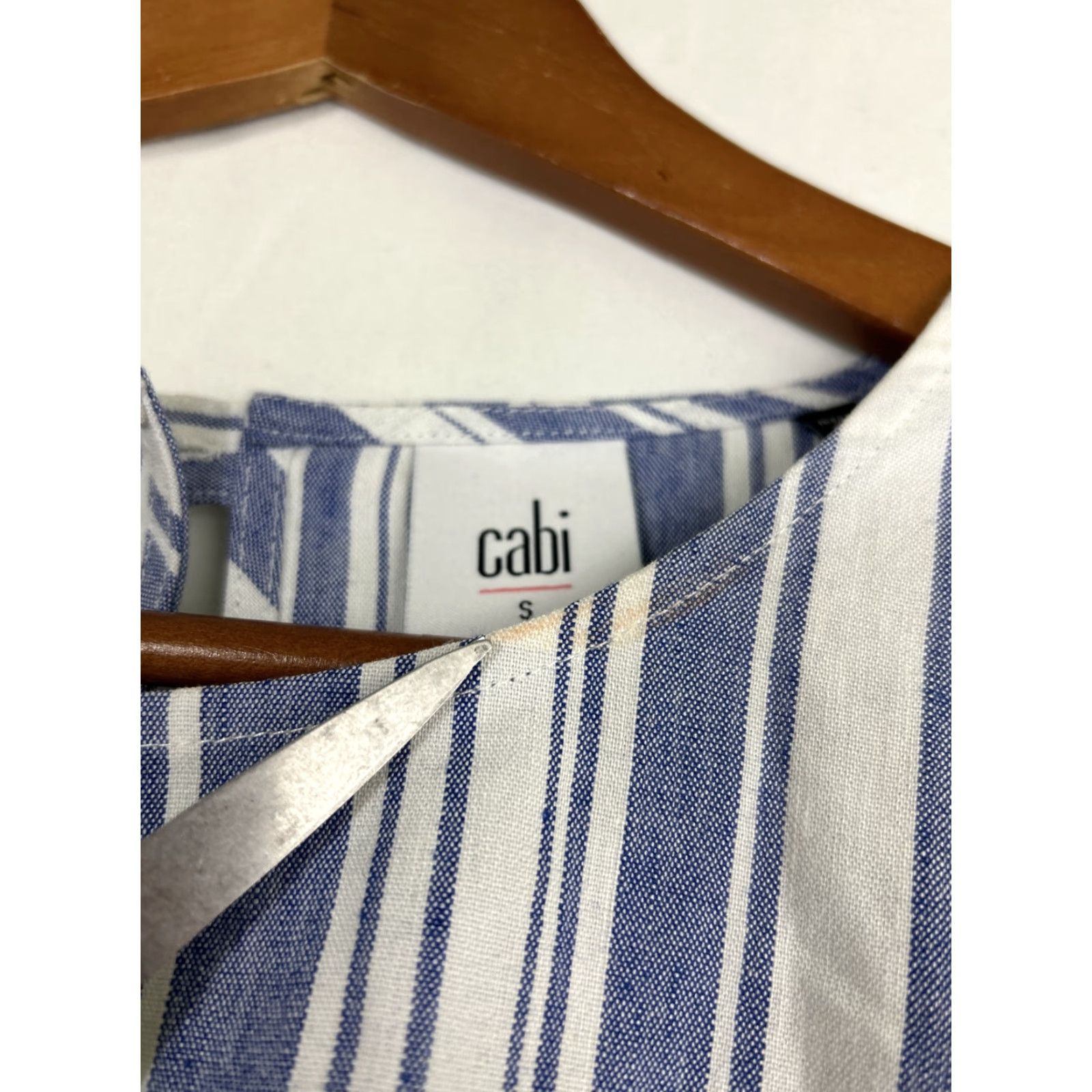 Vintage CAbi Blouse Shirt Striped Wing Tunic Top Short Sleeve Size S Blue White Linen Seersucker Keyhole Button Casual Vintage No N/A (remove N/A) Size S / US 4 / IT 40 - 6 Thumbnail