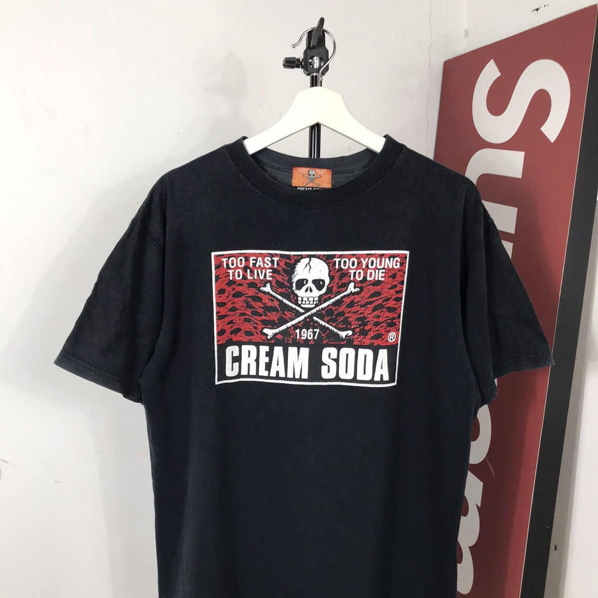 Le Grande Bleu (L.G.B.) Rare SKULL logo VINTAGE CREAM SODA YOUNG PARADISE RINGER TEE Size US L / EU 52-54 / 3 - 2 Thumbnail