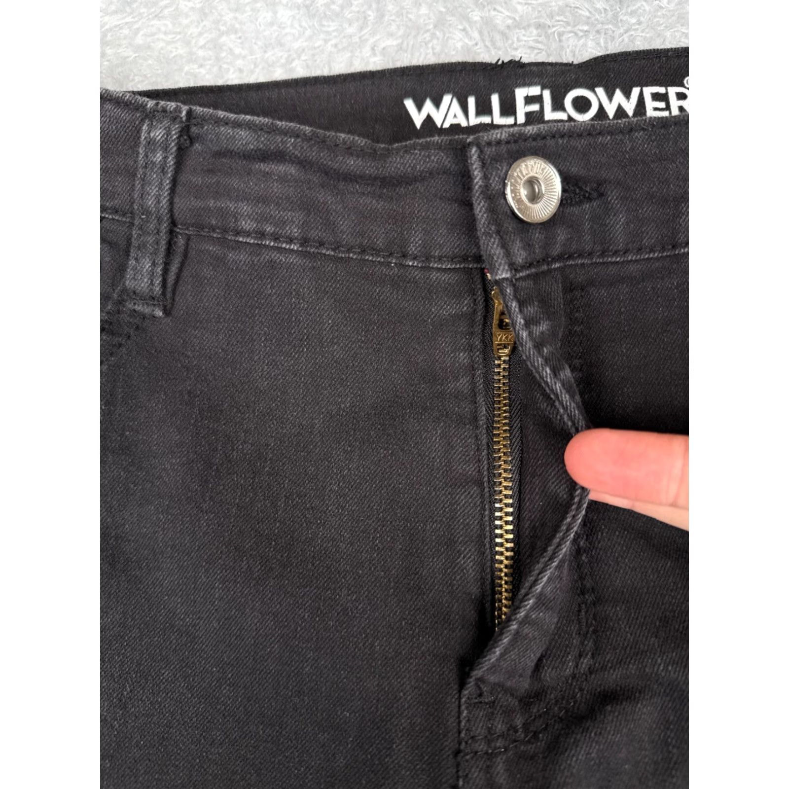 Vintage Wallflower Jeans Wallflower Jeans Black Denim 11 Juniors High Rise Stretch 5-Pocket Design Cotton Blend Womens Jeans Hip-Length Tapered Size 32" / US 10 / IT 46 - 5 Thumbnail