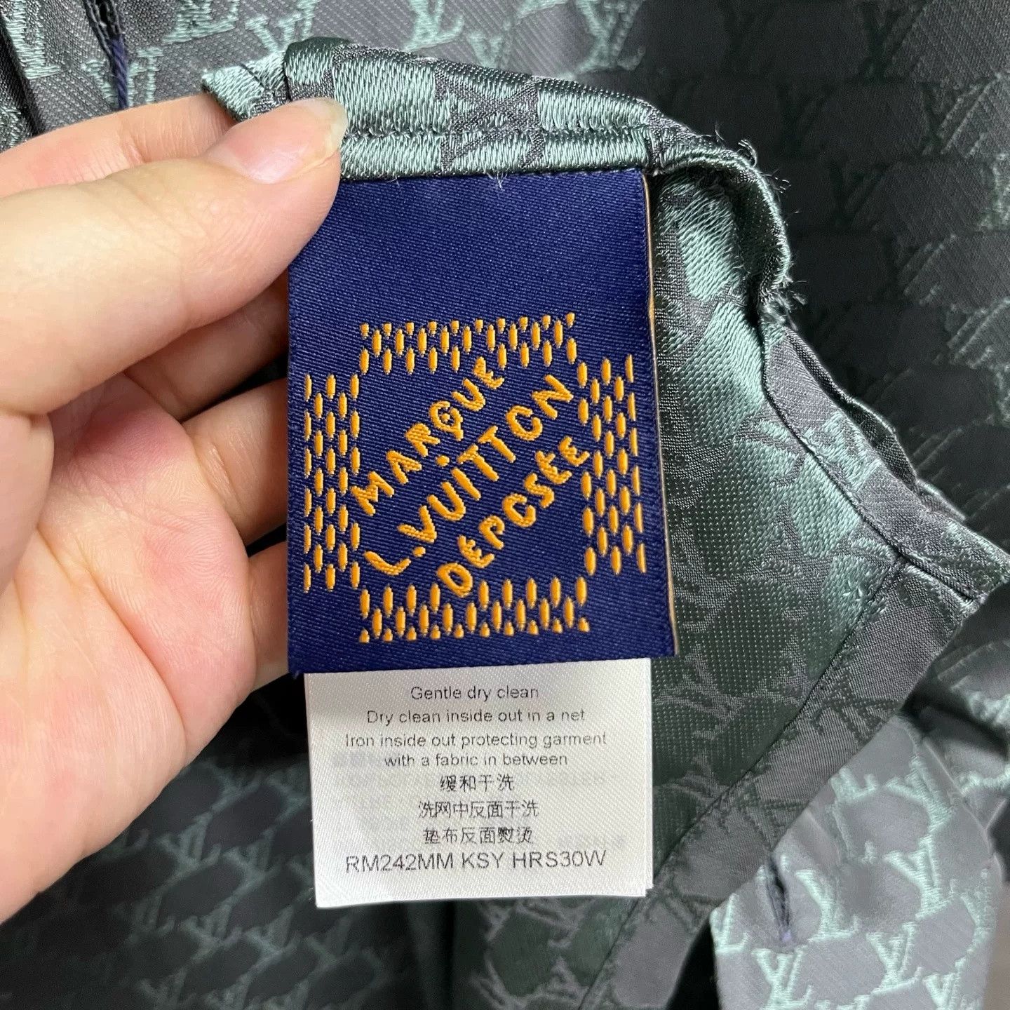 Louis Vuitton Louis Vuitton Gray Logo Jacquard Cuban Shirt Size US L / EU 52-54 / 3 - 2 Thumbnail