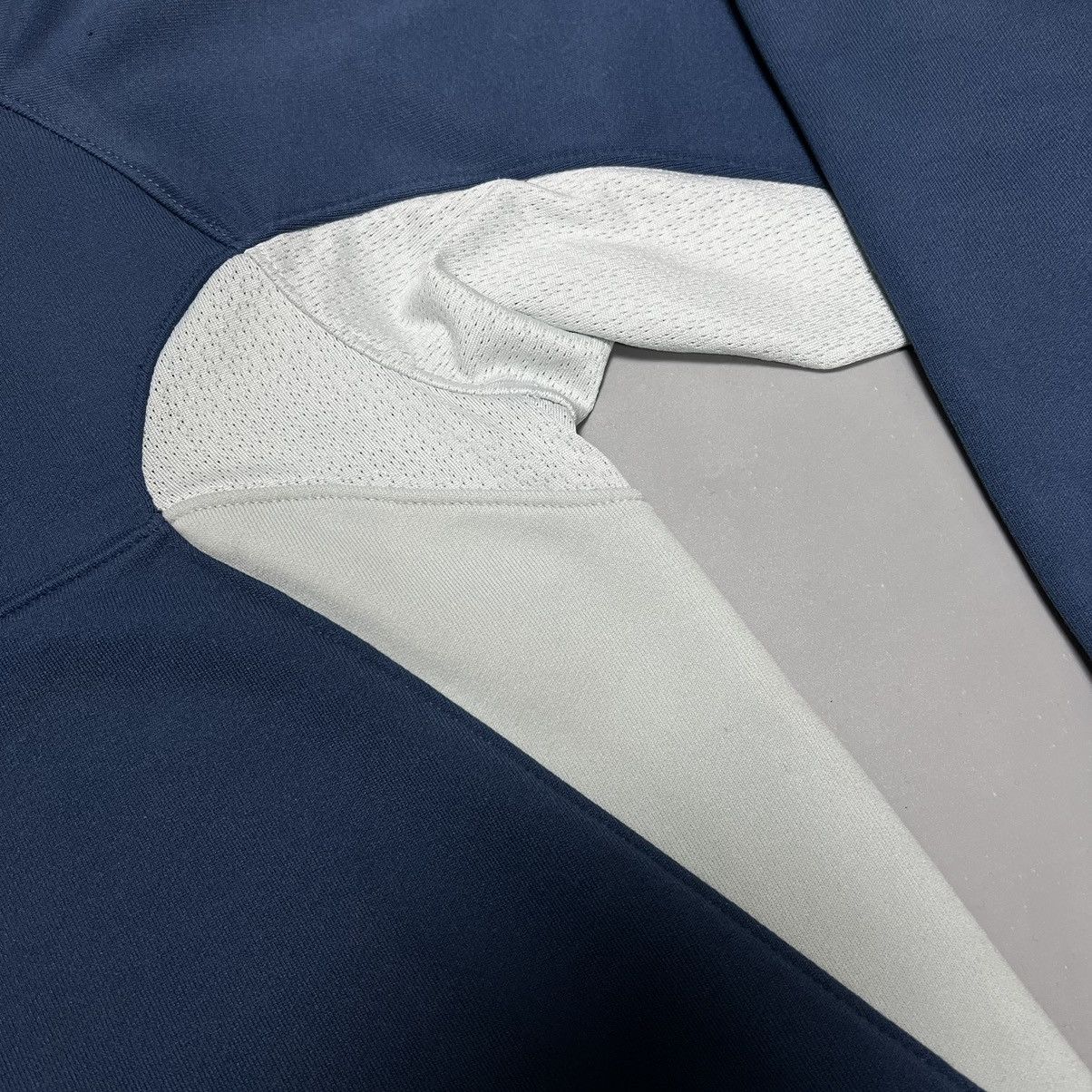 Nike × Vintage Vintage Nike y2k Center Logo Swoosh sweatshirt Size US S / EU 44-46 / 1 - 10 Thumbnail