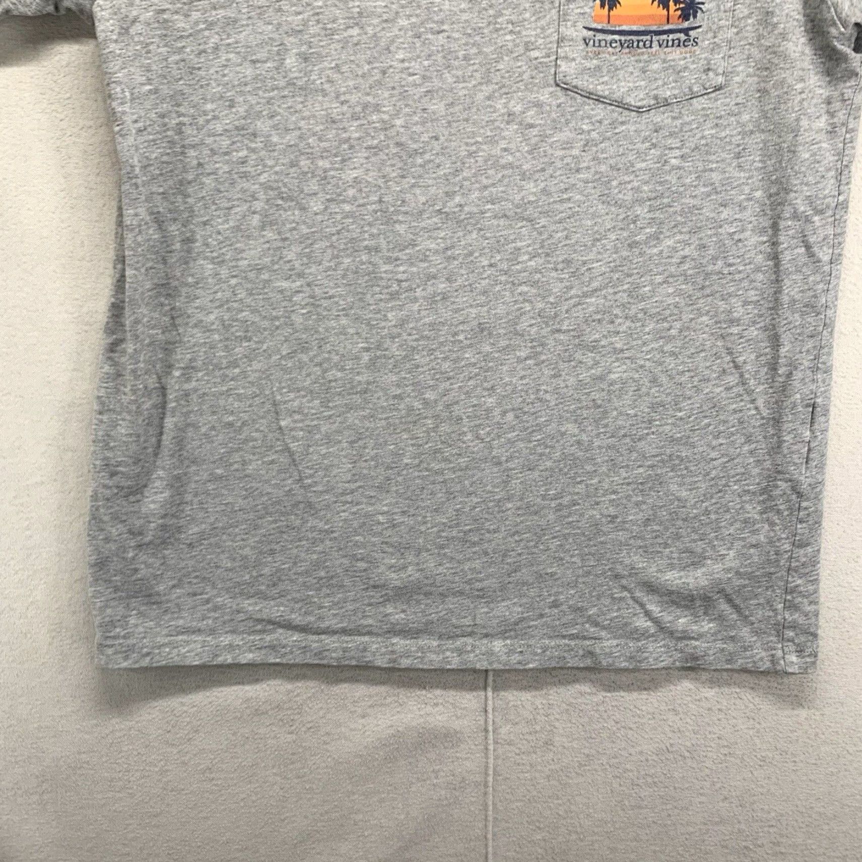 Vineyard Vines VINEYARD VINES Graphic T-Shirt Mens XS Faded Sunset Palms Gray Cotton Beach Preppy Size US XS / EU 42 / 0 - 5 Thumbnail