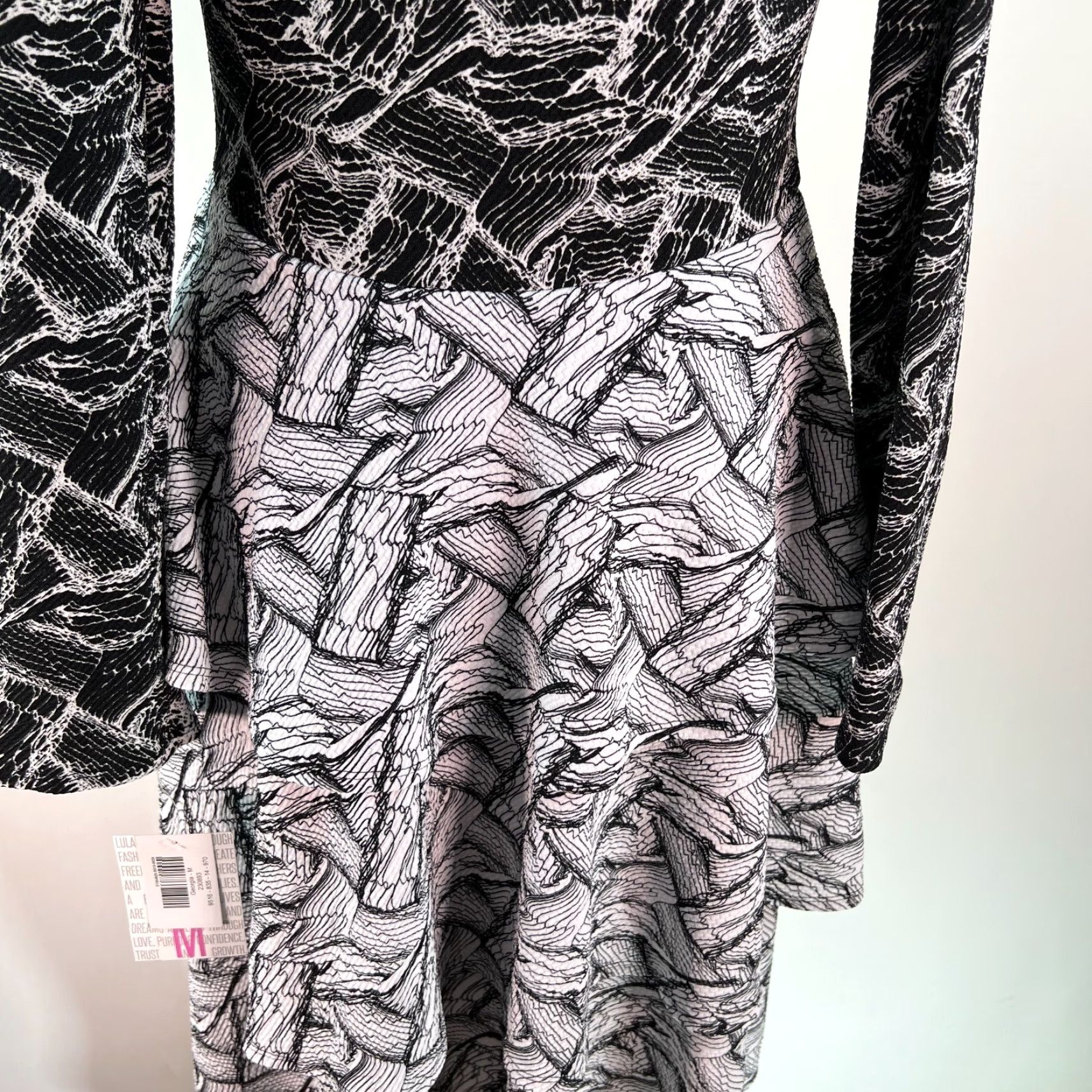 Vintage New Lularoe Womens Georgia Abstract Tiered Stretch Black Fit & Flare Dress Sz M Size M / US 6-8 / IT 42-44 - 5 Thumbnail