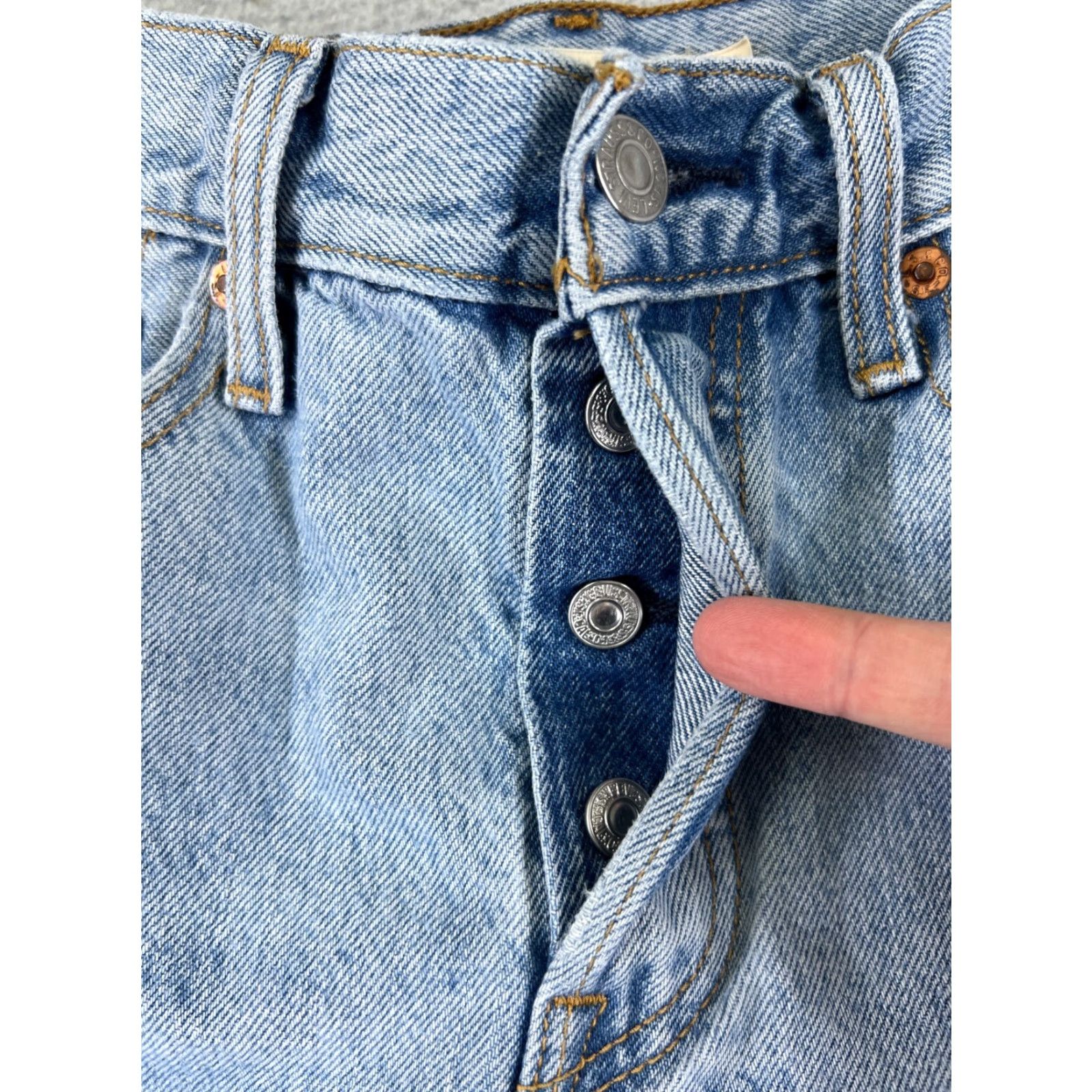 Levi's Levi's Jeans Women Blue Denim Wedgie Fit 500 Series Straight Button 26 Regular 5-Pocket Distressed Vintage No N/A Size 26" / US 2 / IT 38 - 5 Thumbnail
