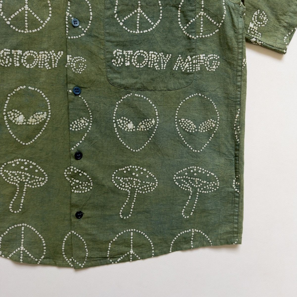 Story Mfg. Sample Alien + Peace Sign Print Shirt Size US M / EU 48-50 / 2 - 11 Thumbnail