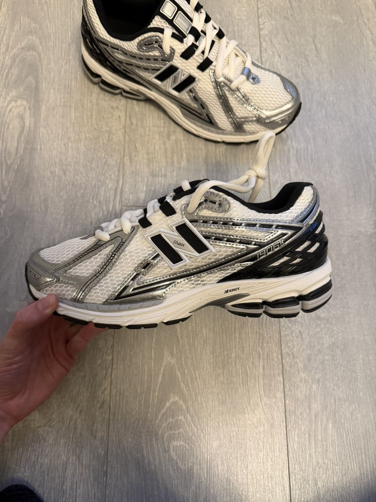 New Balance New Balance White Black 1906R Mens Streetwear Trainers 10 Size US 9.5 / EU 42-43 - 2 Thumbnail