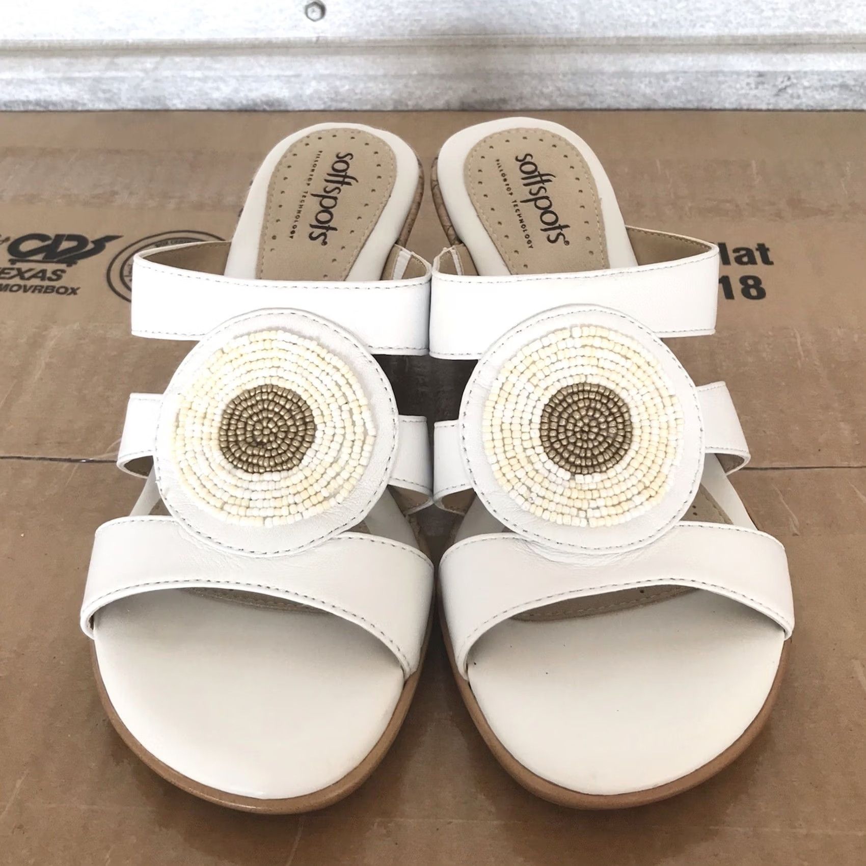 Vintage Softspots Women White Leather Beaded Wedge Platform Slip-On Comfort Sandals 6W Size US 6 / IT 36 - 5 Thumbnail