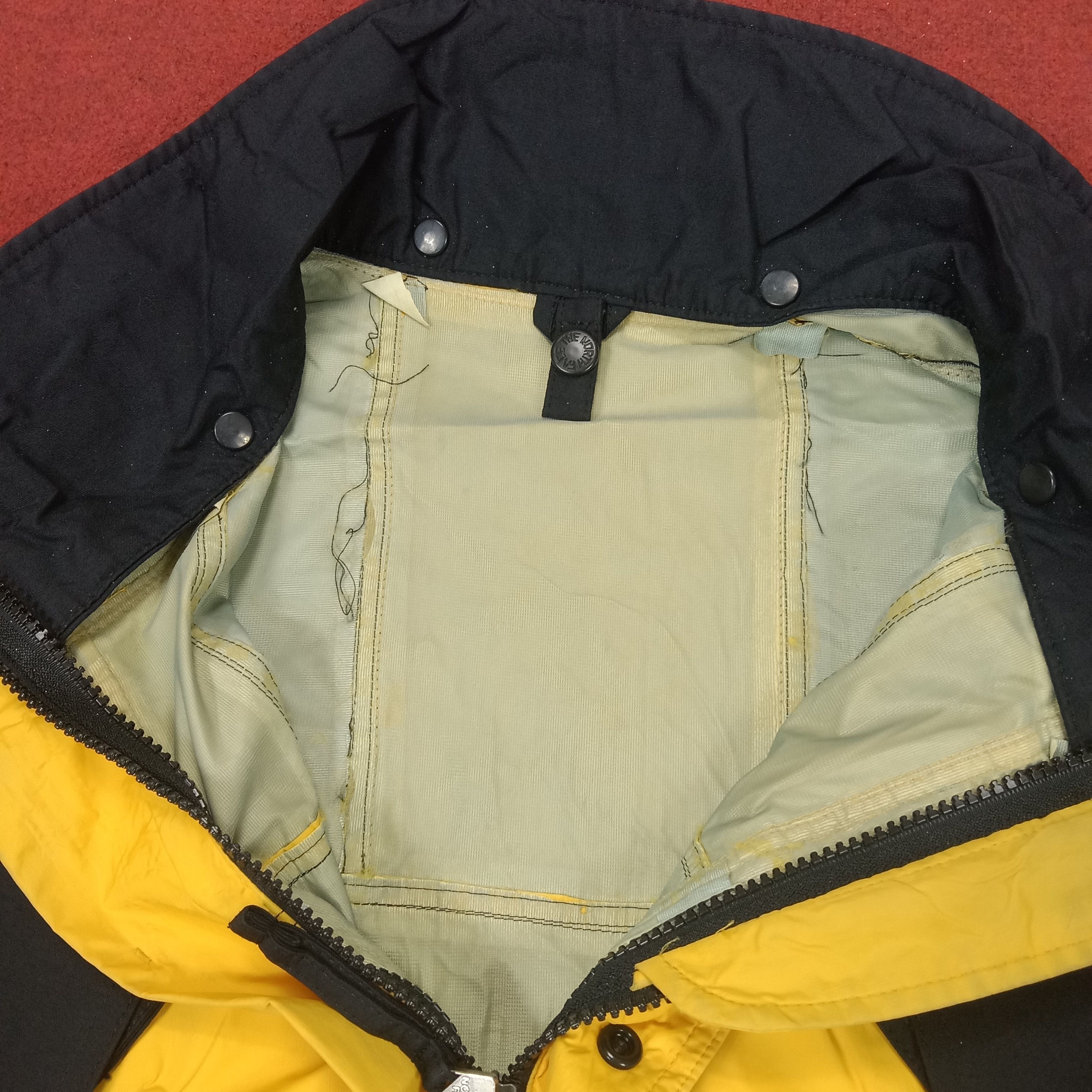 Vintage The North Face Outdoor Style Windbreaker Jacket dp1 Size US L / EU 52-54 / 3 - 6 Thumbnail