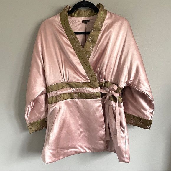 Other Asian-Inspired Pink Quilted Wrap Short Silk Robe - M/L Size ONE SIZE - 11 Thumbnail