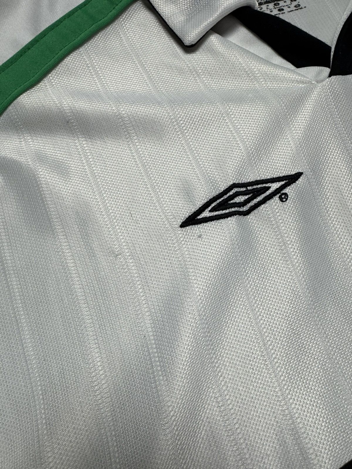 Umbro Celtic 2001 2002 Away Football Shirt Soccer Jersey Umbro Size US M / EU 48-50 / 2 - 13 Thumbnail