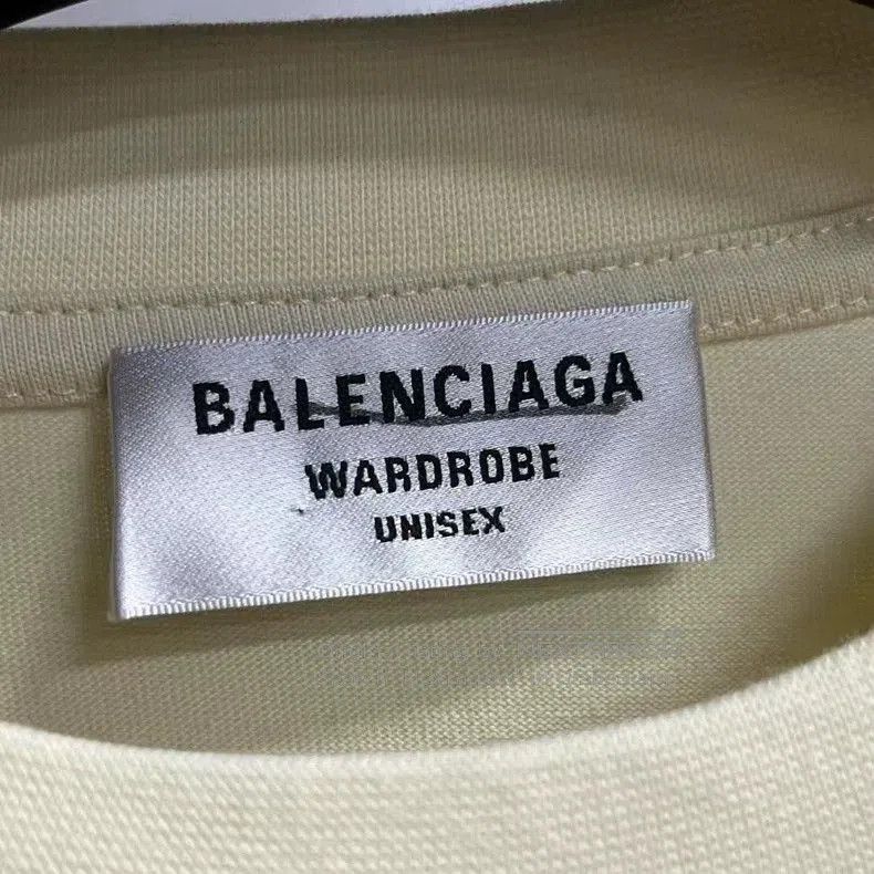 Balenciaga Balenciaga Beige Logo Print Short Sleeve T-shirt. Size US M / EU 48-50 / 2 - 2 Thumbnail