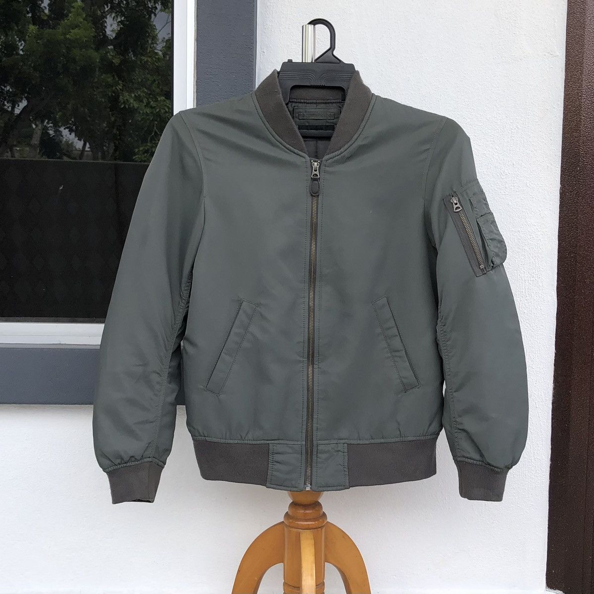 Uniqlo Uniqlo Ma-1 Bomber Jacket For Women Size S / US 4 / IT 40 - 3 Thumbnail