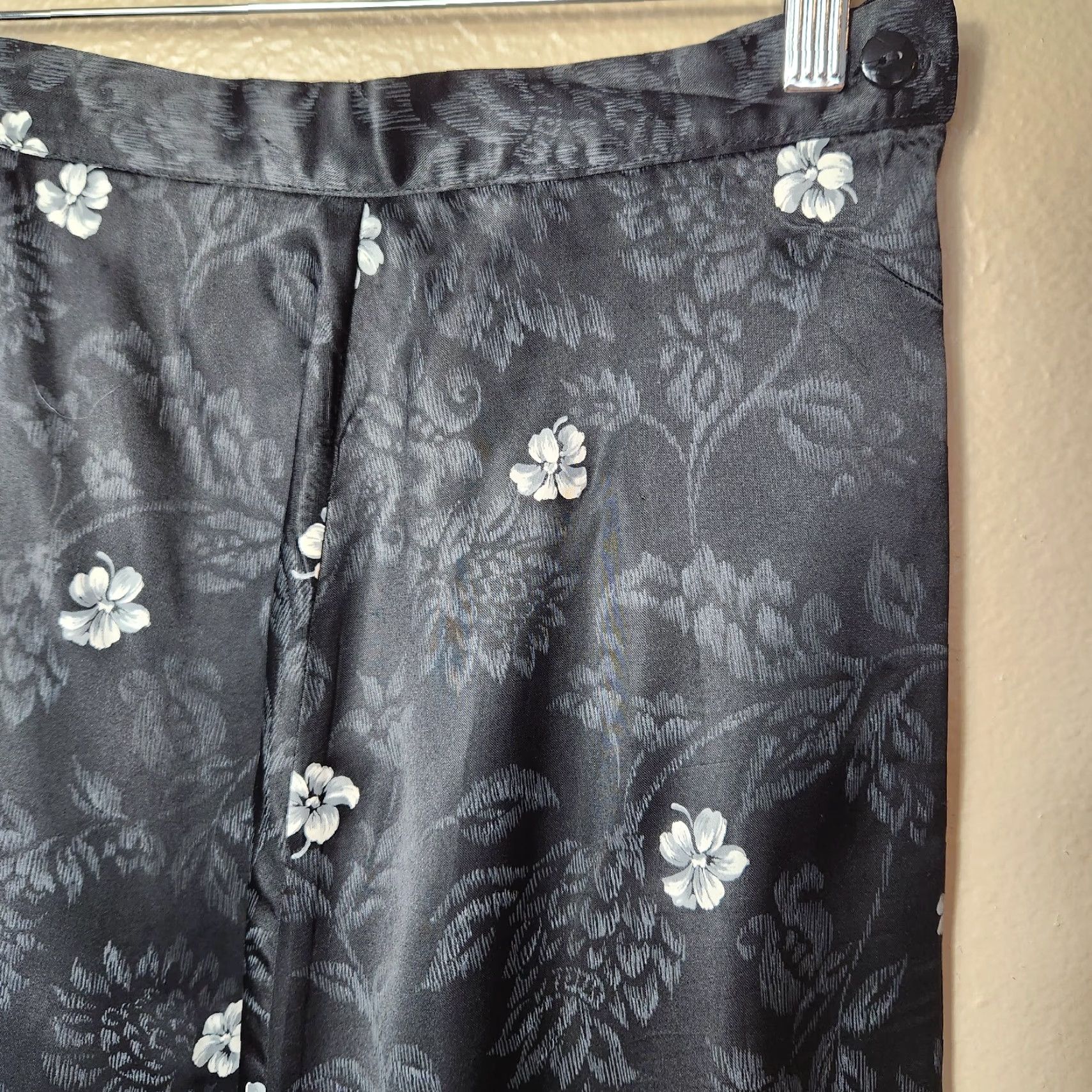 Vintage VINTAGE 35th & 10th Satin Floral Maxi Skirt Size 9 Black Women Long Maxi with Zip Size 30" / US 8 / IT 44 - 4 Thumbnail