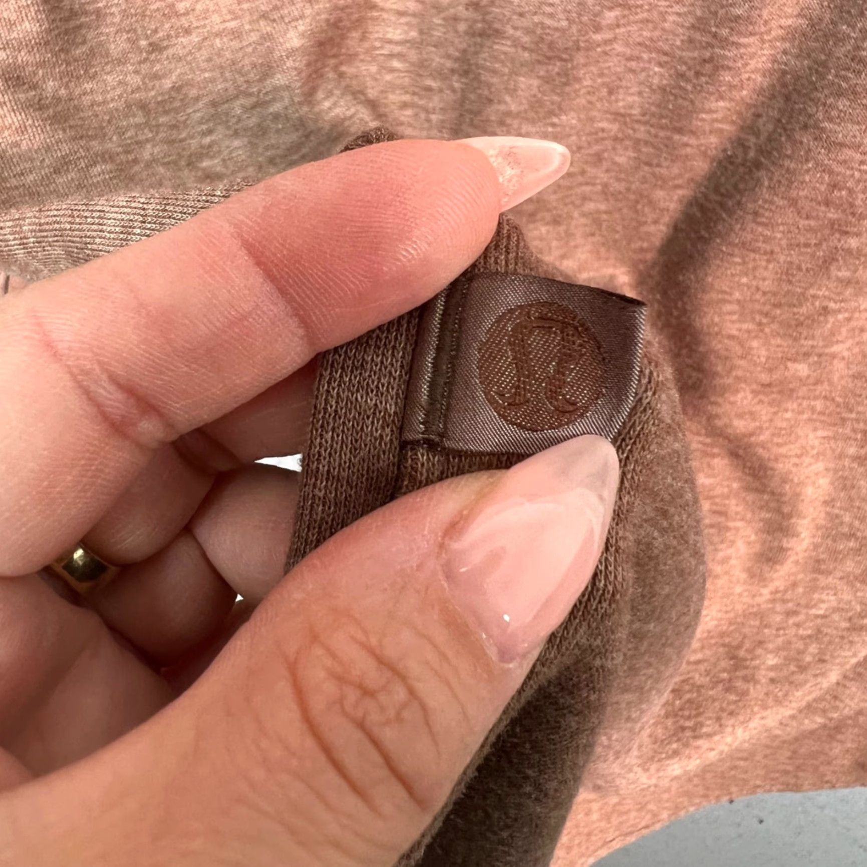 Lululemon Lululemon Men Button-Up Shirt Brown Long Sleeve Casual Size US L / EU 52-54 / 3 - 4 Thumbnail