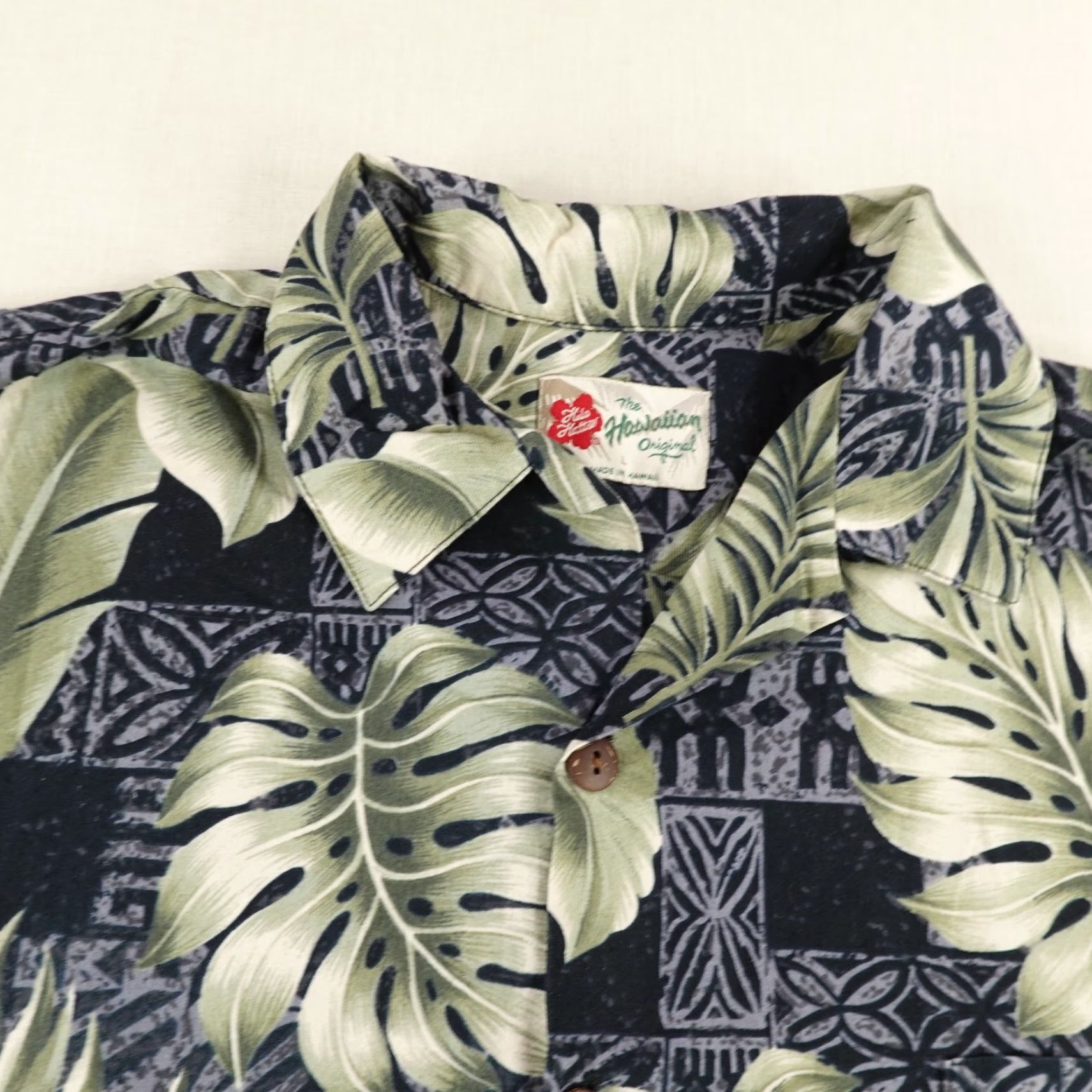 Hilo Hattie VINTAGE Hilo Hattie Shirt Mens Large Black Green Hawaiian Button Up Floral Camp Leaves Shirt Adult Large Black Green Floral Beach Tropical Mens Size US L / EU 52-54 / 3 - 2 Thumbnail