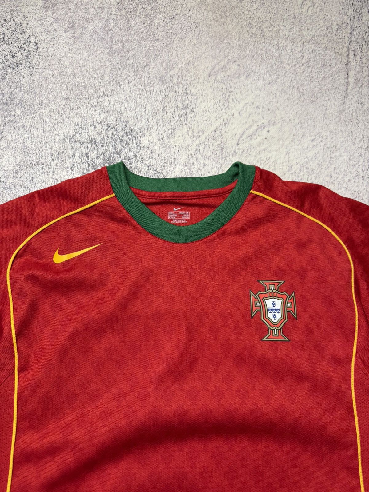 Nike Vintage Nike Portugal 2004 Home Football Shirt Soccer Jersey Size US L / EU 52-54 / 3 - 7 Thumbnail