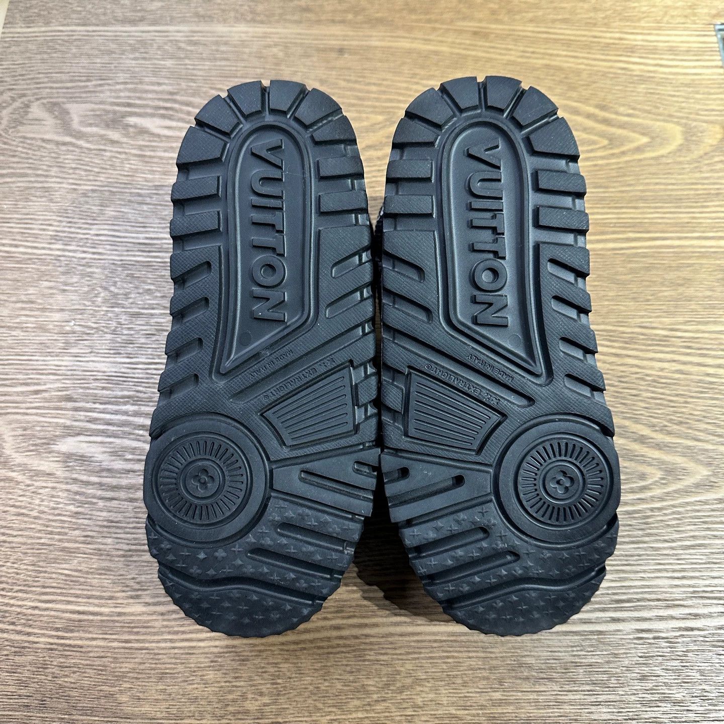 Louis Vuitton LV mar135 Trainer puffy embossed print sneaker 37.5 Size US 7 / IT 37 - 6 Thumbnail