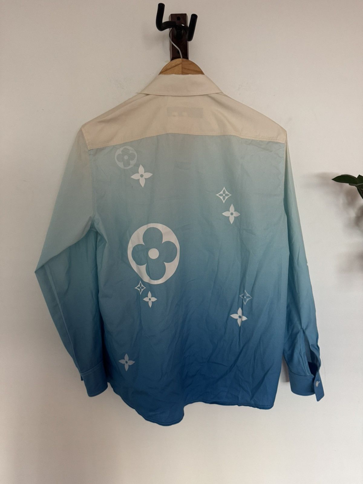 Louis Vuitton New Logo uniform shirt Size US S / EU 44-46 / 1 - 4 Thumbnail