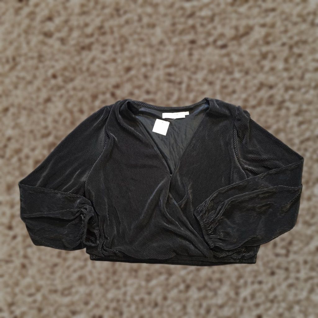 Vintage ASTR Top Blouse XL Womens Black Deep V Neck Pleated Texture Long Sleeve Cropped Balloon Sleeve Knit Polyester Elastic Waist Regular Style Cropped Size XL / US 12-14 / IT 48-50 - 1 Thumbnail